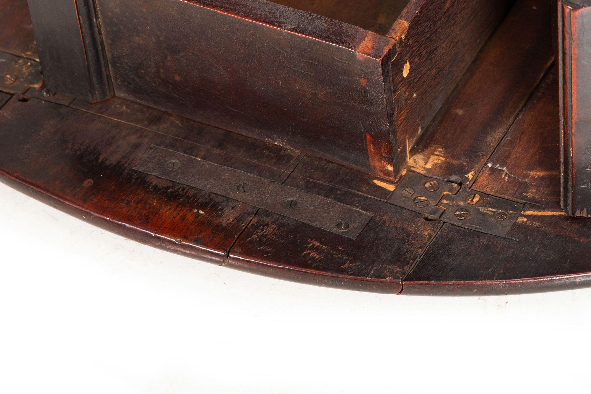 Schön patinierter englischer antiker englischer klappbarer George II.-Tisch mit klappbaren Blättern ca. 1750 im Angebot 13