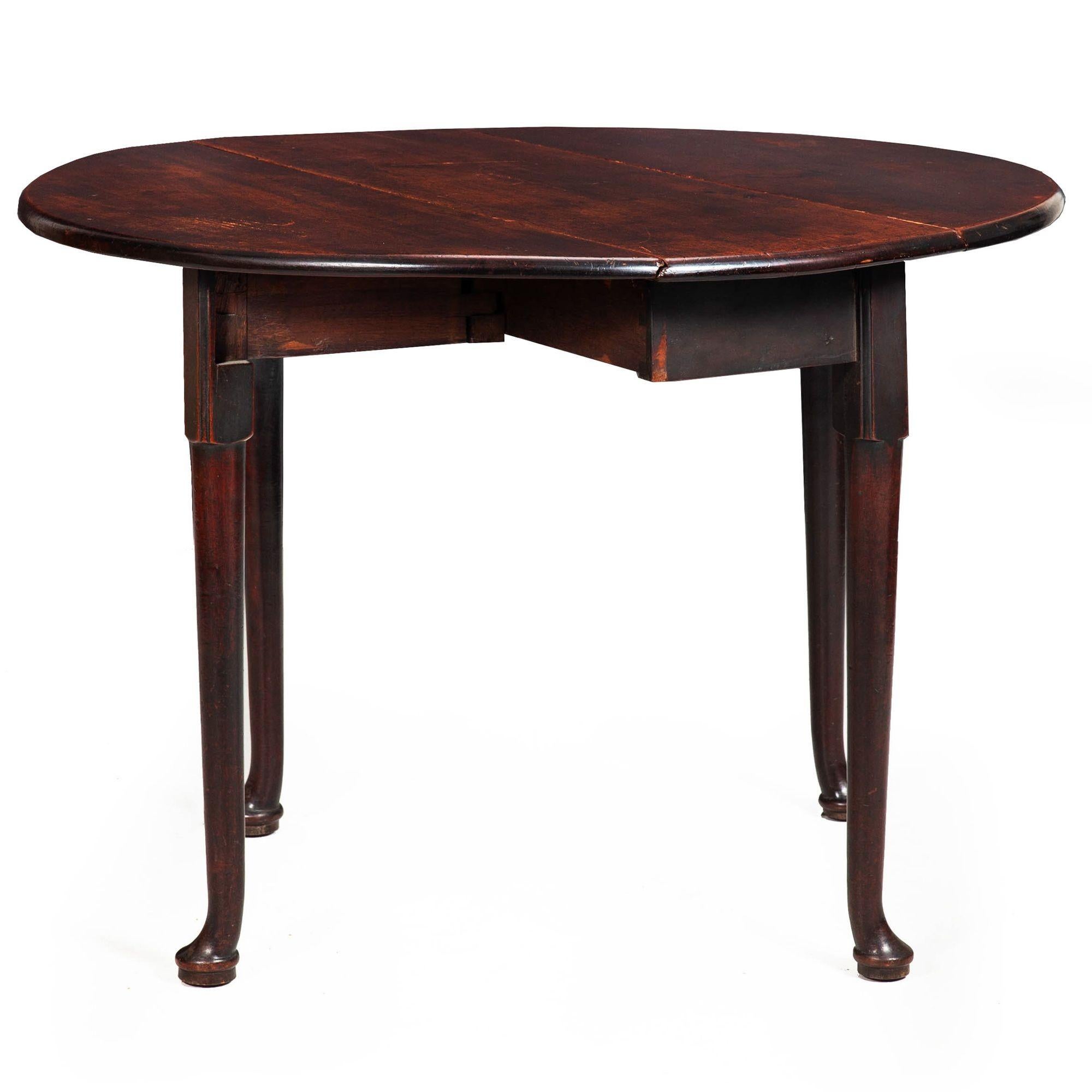 Small Beautifully Patinated George II English Antique Drop-Leaf Table ca. 1750 For Sale 15