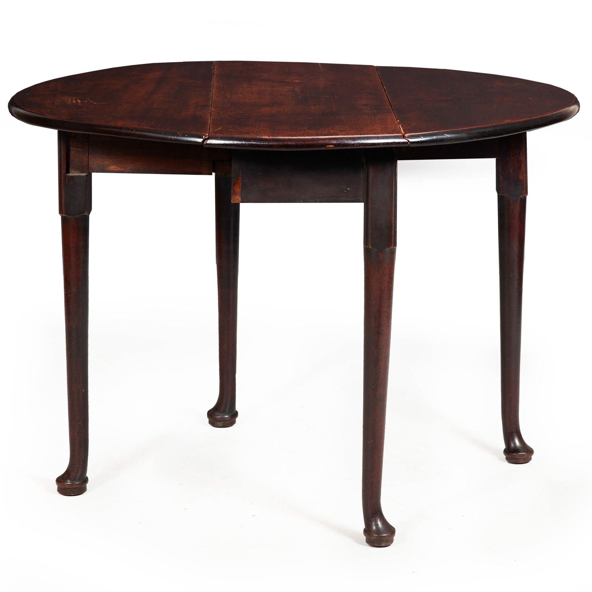 Small Beautifully Patinated George II English Antique Drop-Leaf Table ca. 1750 For Sale 1