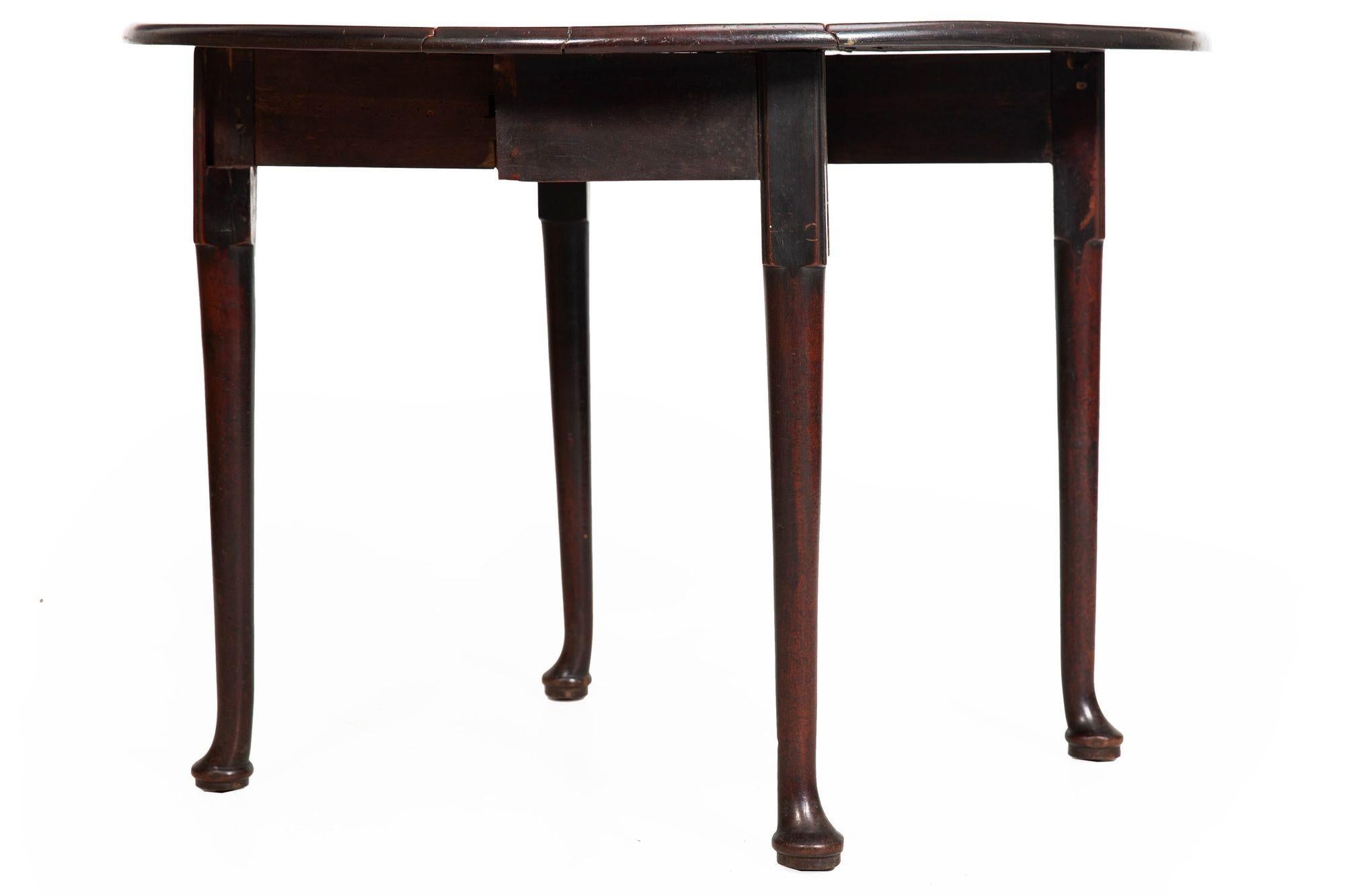 Small Beautifully Patinated George II English Antique Drop-Leaf Table ca. 1750 For Sale 2