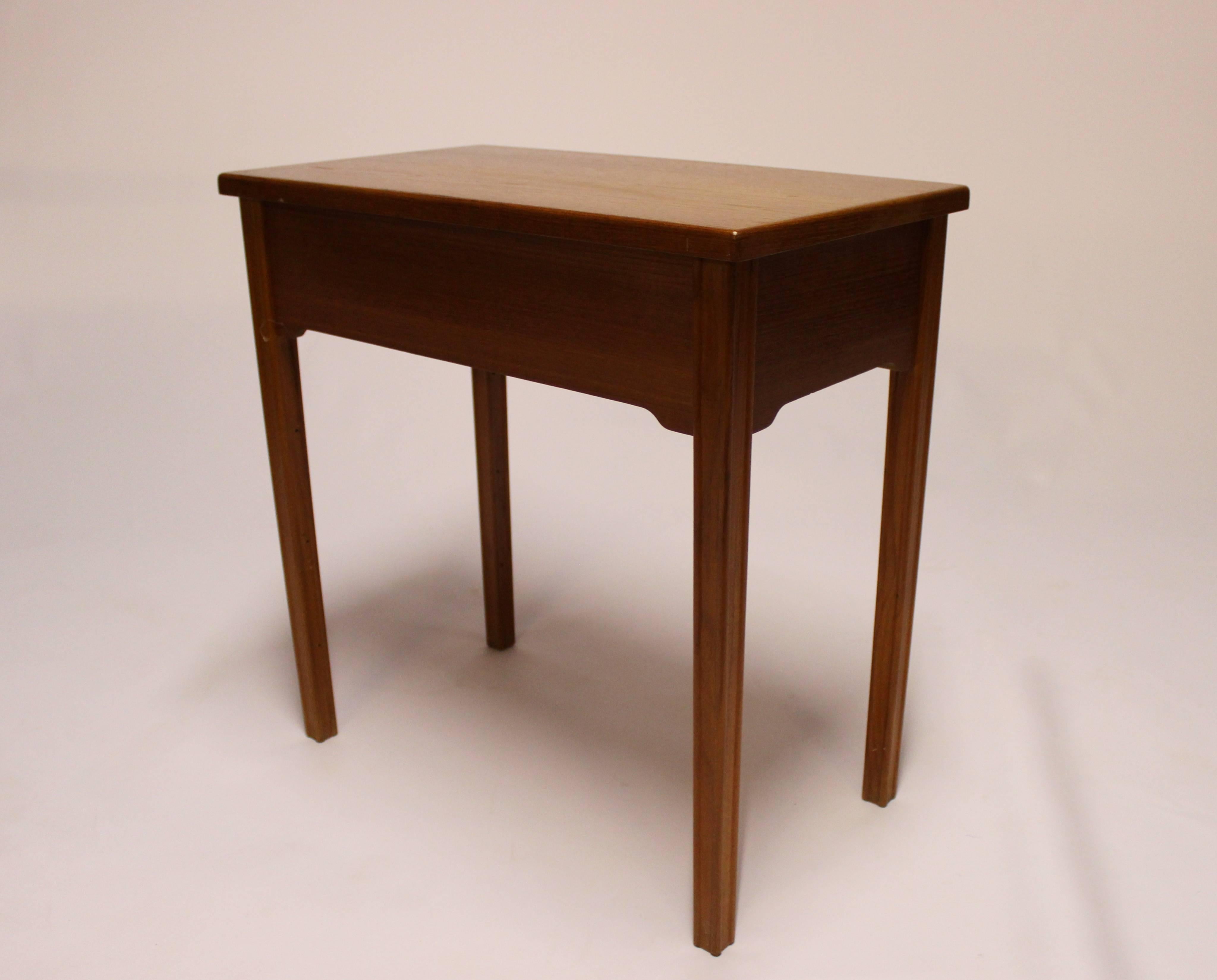Small Bedside Table in Teak of Danish Design by Flexi Møbler, 1960s In Good Condition In Lejre, DK