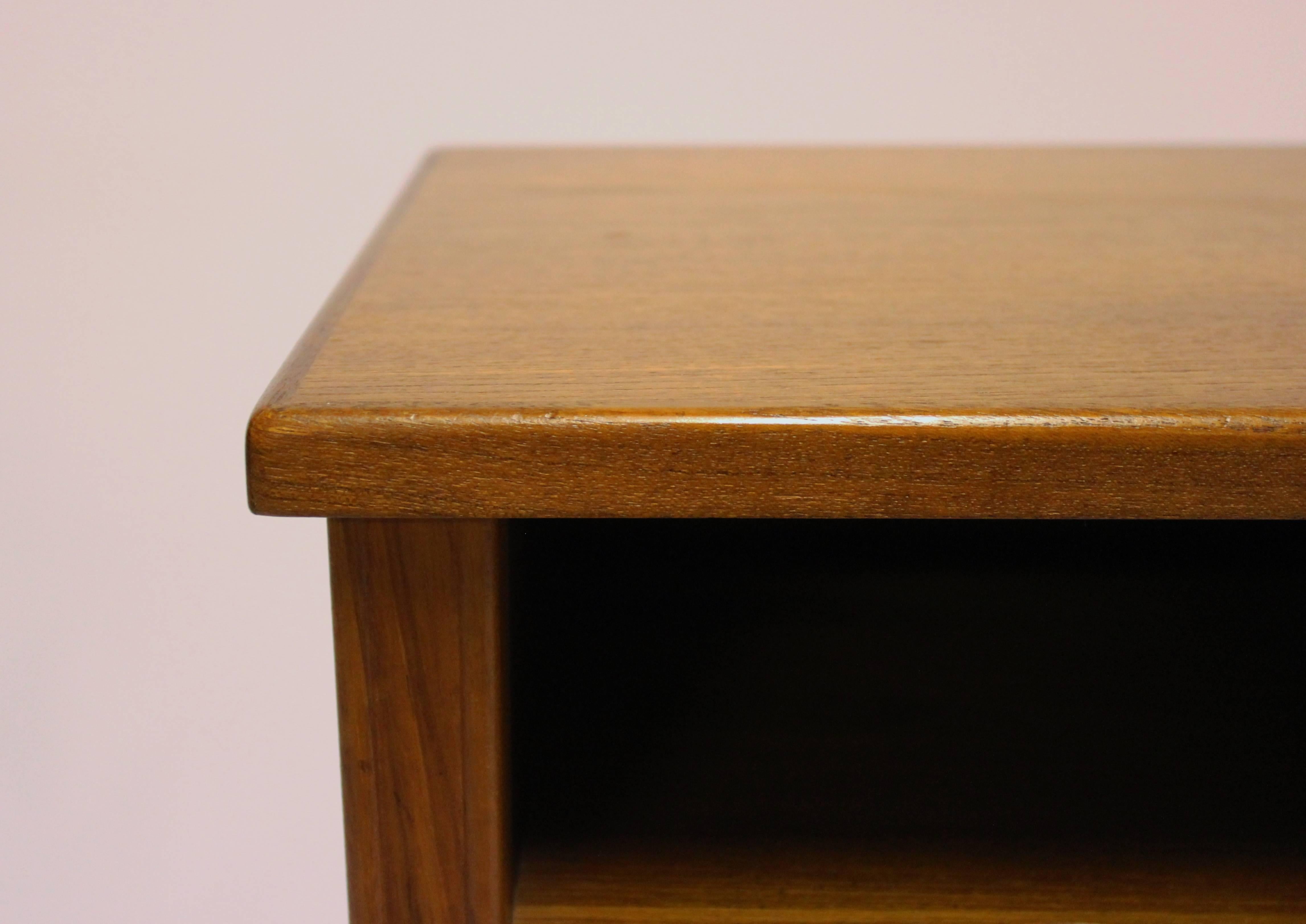 Small Bedside Table in Teak of Danish Design by Flexi Møbler, 1960s 2