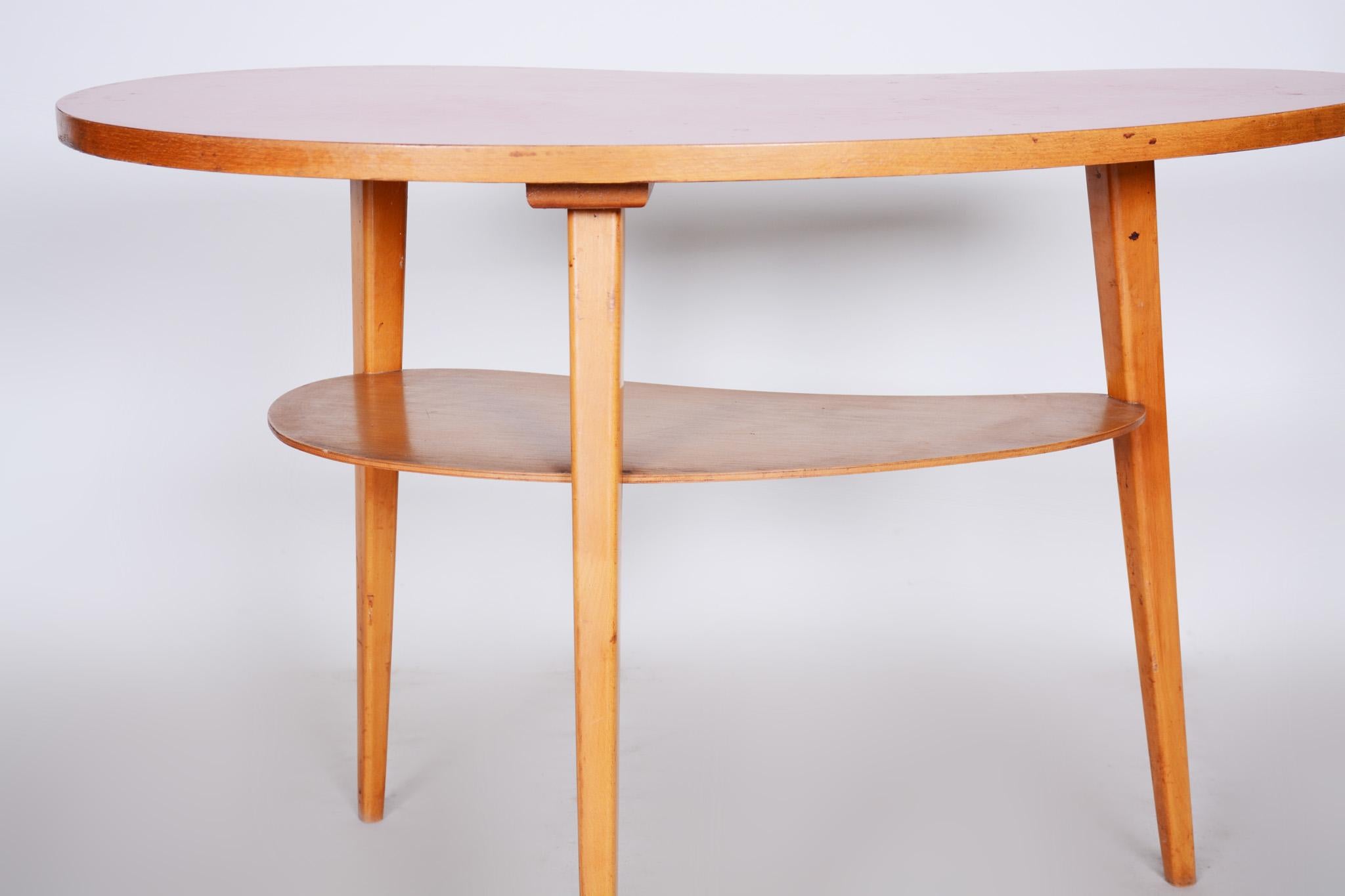 Small Beech Table, Czech Midcentury, Preserved in Original Condition, 1950s For Sale 1