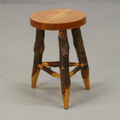 Tavolino rustico in legno di faggio stile brutalista, in stile folk art, da casa di campagna
