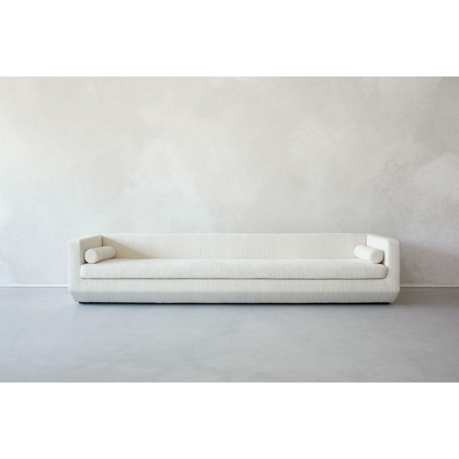 Petit biseau - Couch by Marc Dibeh
2021
MATERIAL : Tissu
Dimensions : L 180 x H 63 x P 80 cm 

Également disponible : Grand

Le designer Marc Dibeh, basé à Beyrouth, raconte son environnement culturel à travers des intérieurs et des produits