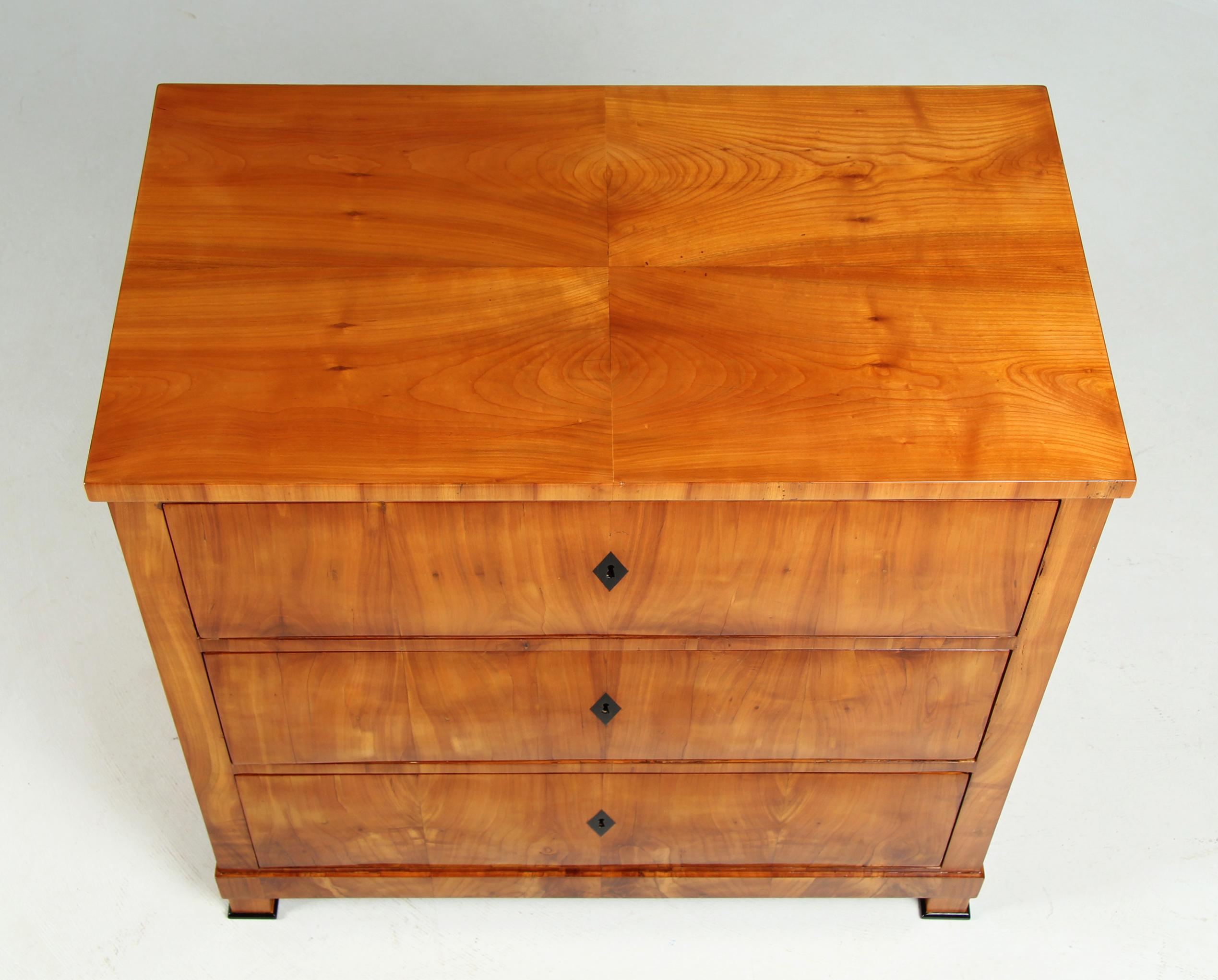 Small Biedermeier Chest of Drawers, Cherry, Southern Germany, circa 1825 1