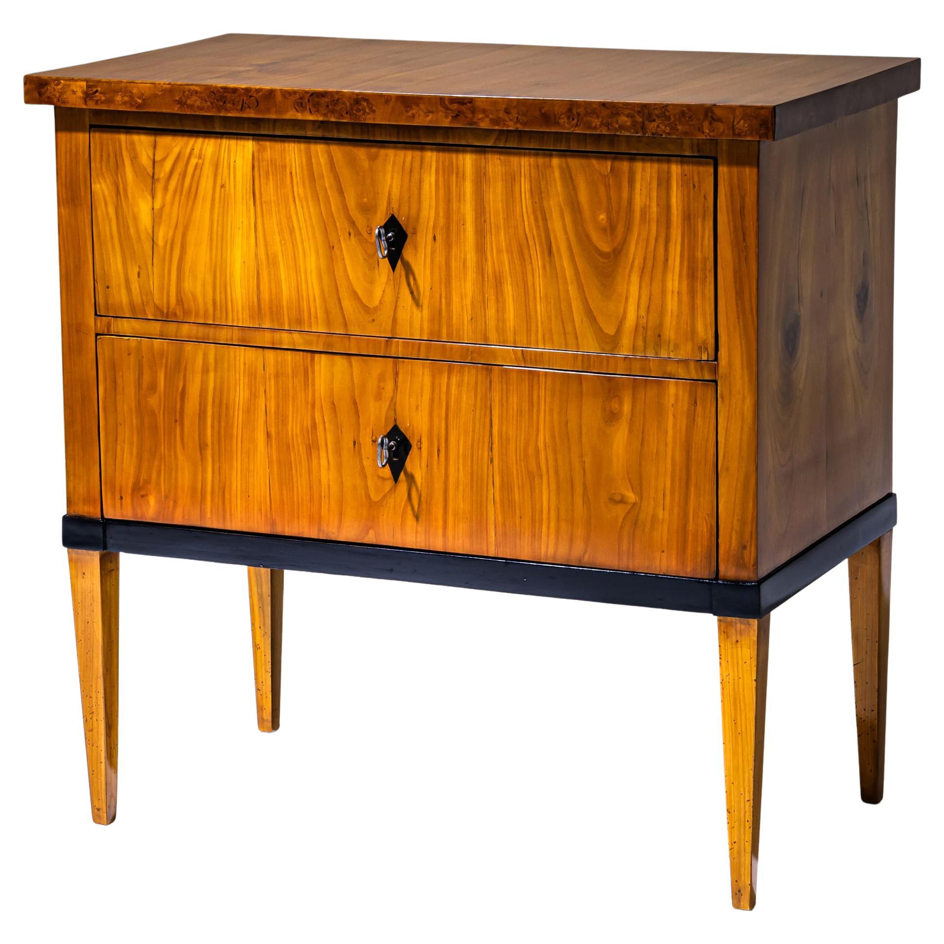 Small Biedermeier Chest of Drawers, circa 1820 im Angebot