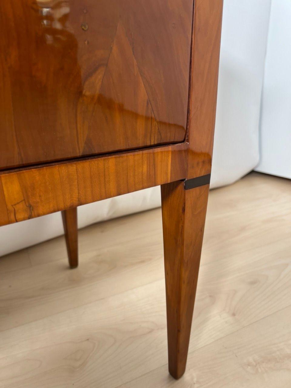 Petite commode Biedermeier à deux tiroirs, Wood Wood, Allemagne du Sud vers 1820 en vente 10