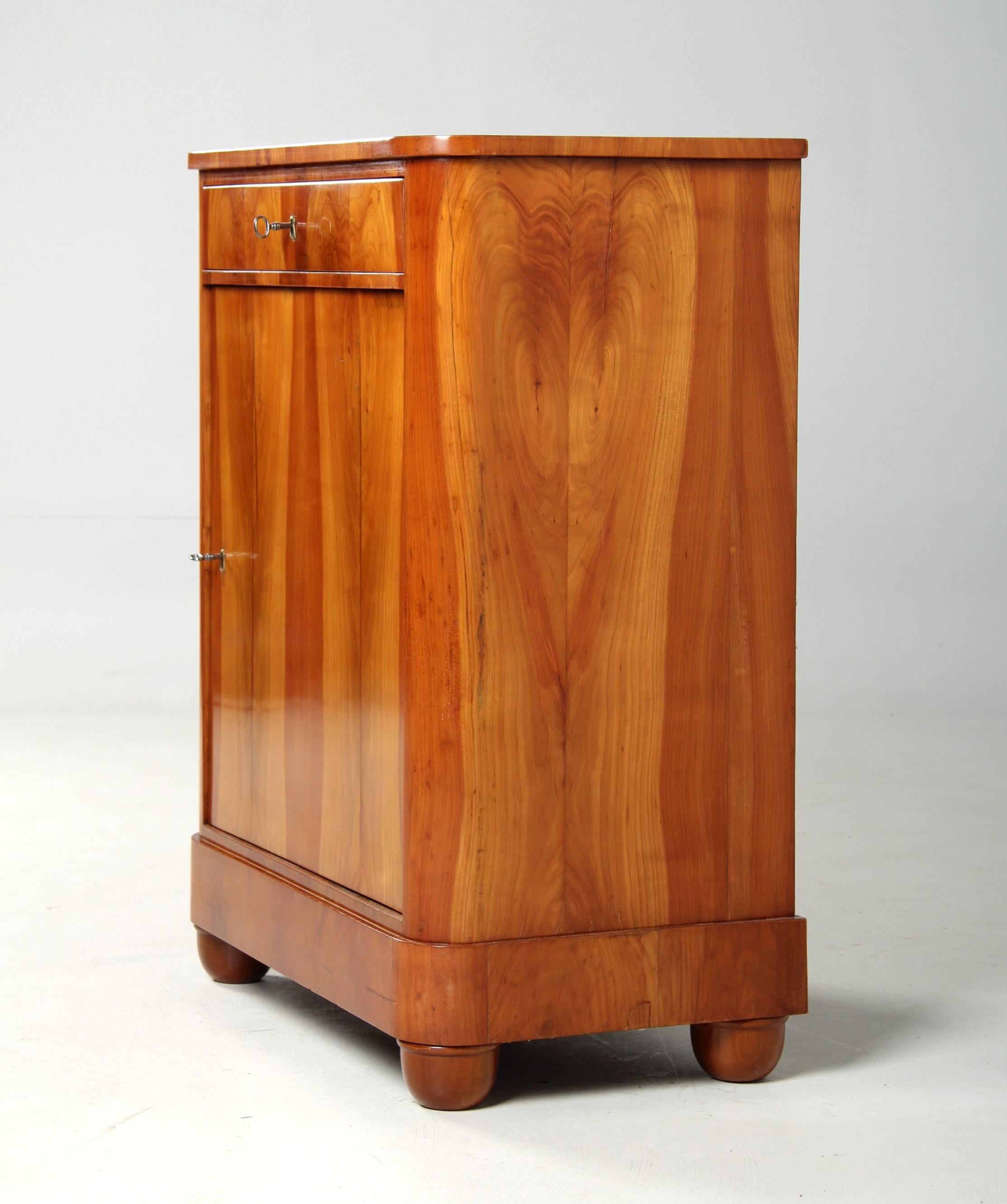 Kleines Biedermeier Sideboard, Süddeutschland, um 1835 (Deutsch) im Angebot