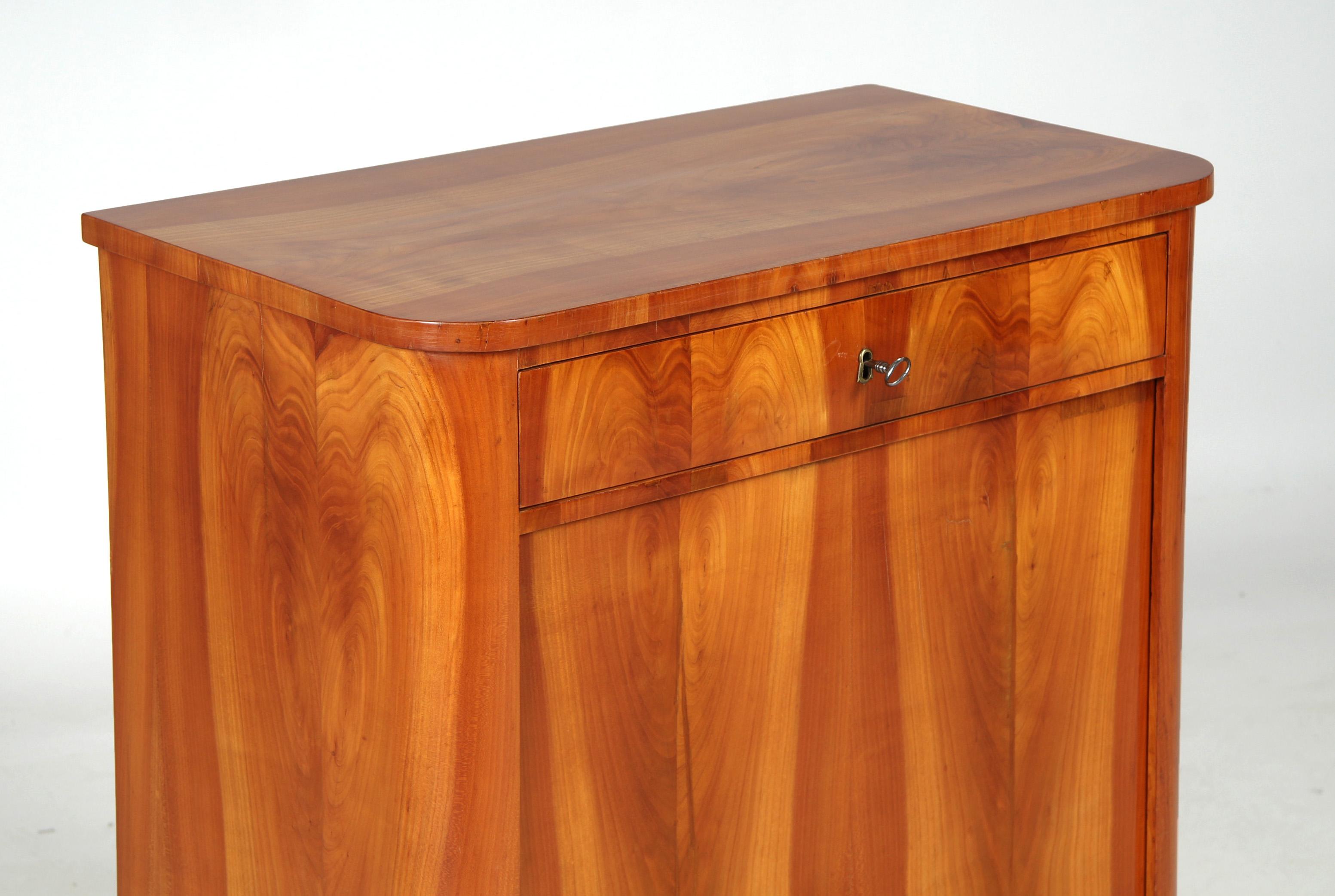 Kleines Biedermeier Sideboard, Süddeutschland, um 1835 im Angebot 1