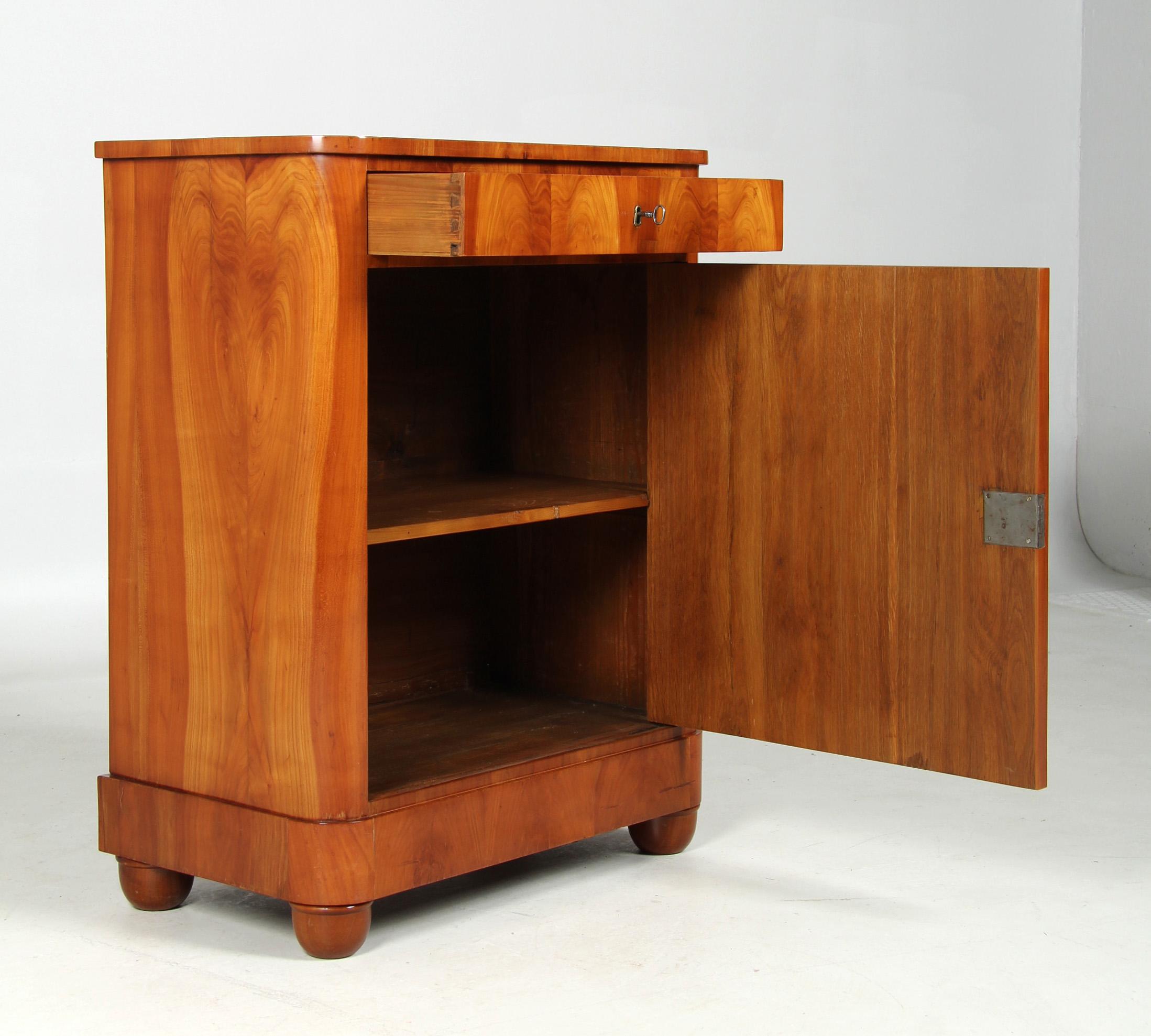 Kleines Biedermeier Sideboard, Süddeutschland, um 1835 im Angebot 2