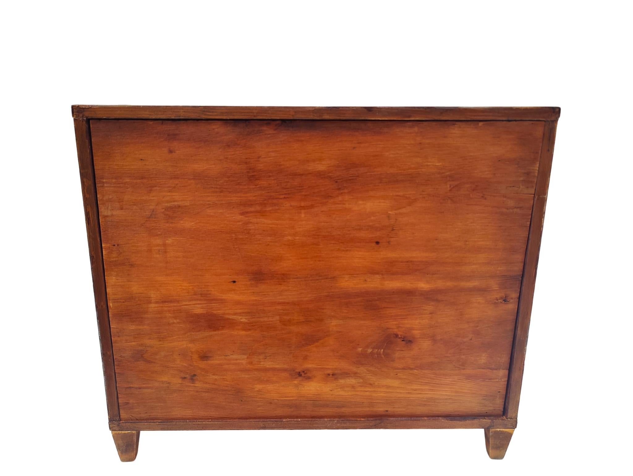 Kleiner Halbschrank aus Nussbaum im Biedermeier-Stil, um 1920 (Walnuss) im Angebot