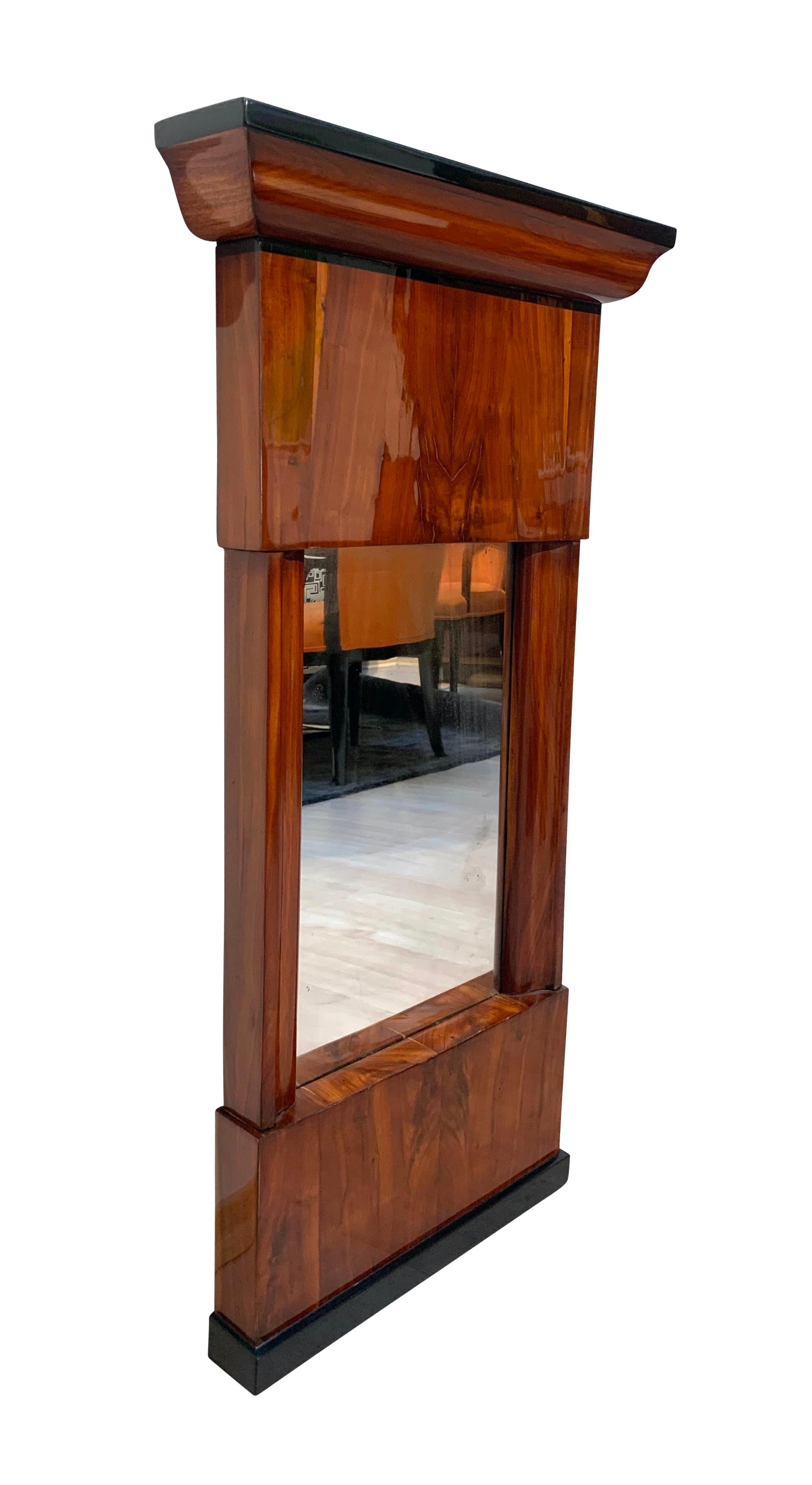 Small Biedermeier mirror in cherry veneer and solid wood from South Germany about 1820.

Curved cornice (so called 