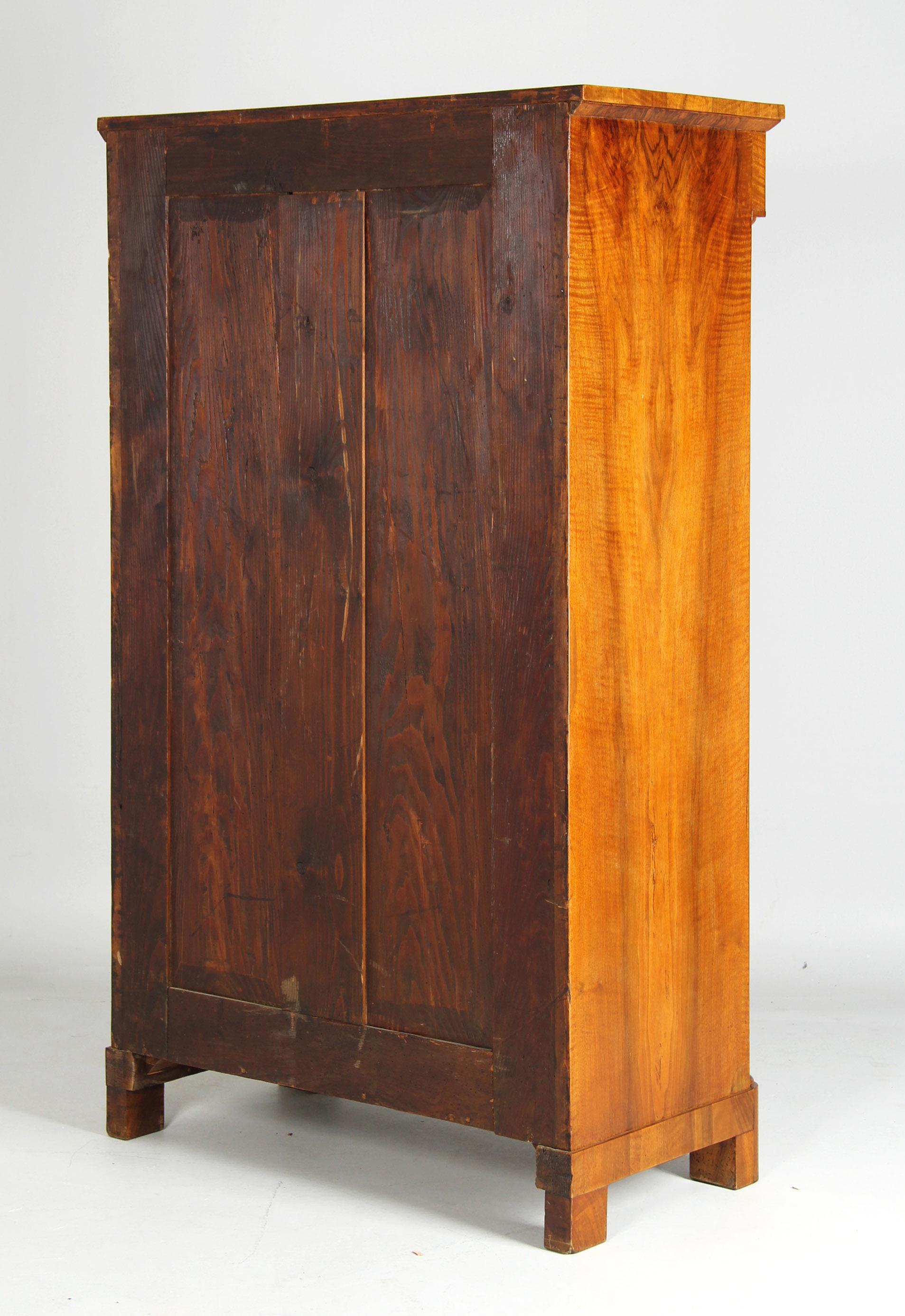 Small Biedermeier Wardrobe, Walnut, Southern Germany, circa 1830 For Sale 6