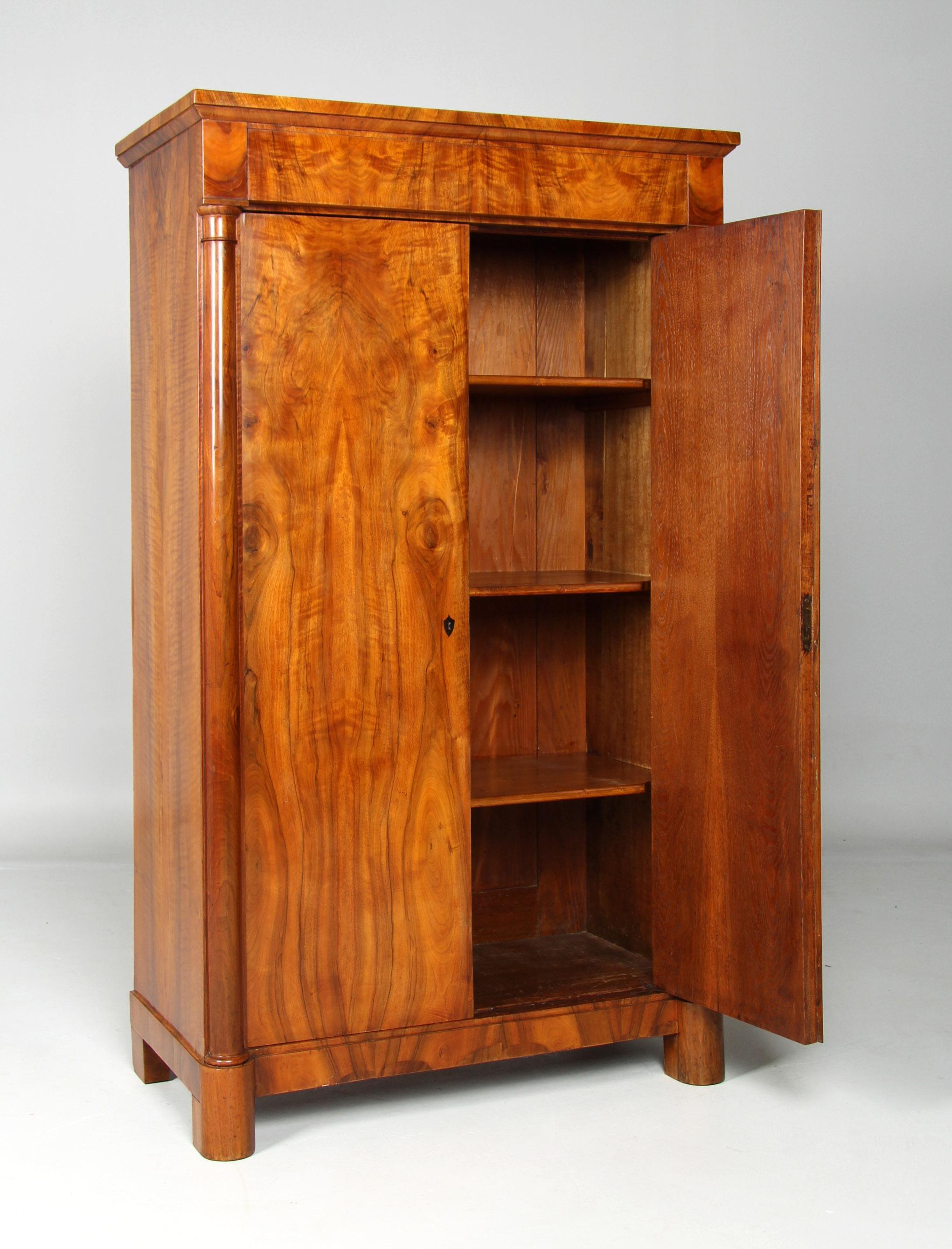Small Biedermeier Wardrobe, Walnut, Southern Germany, circa 1830 For Sale 2