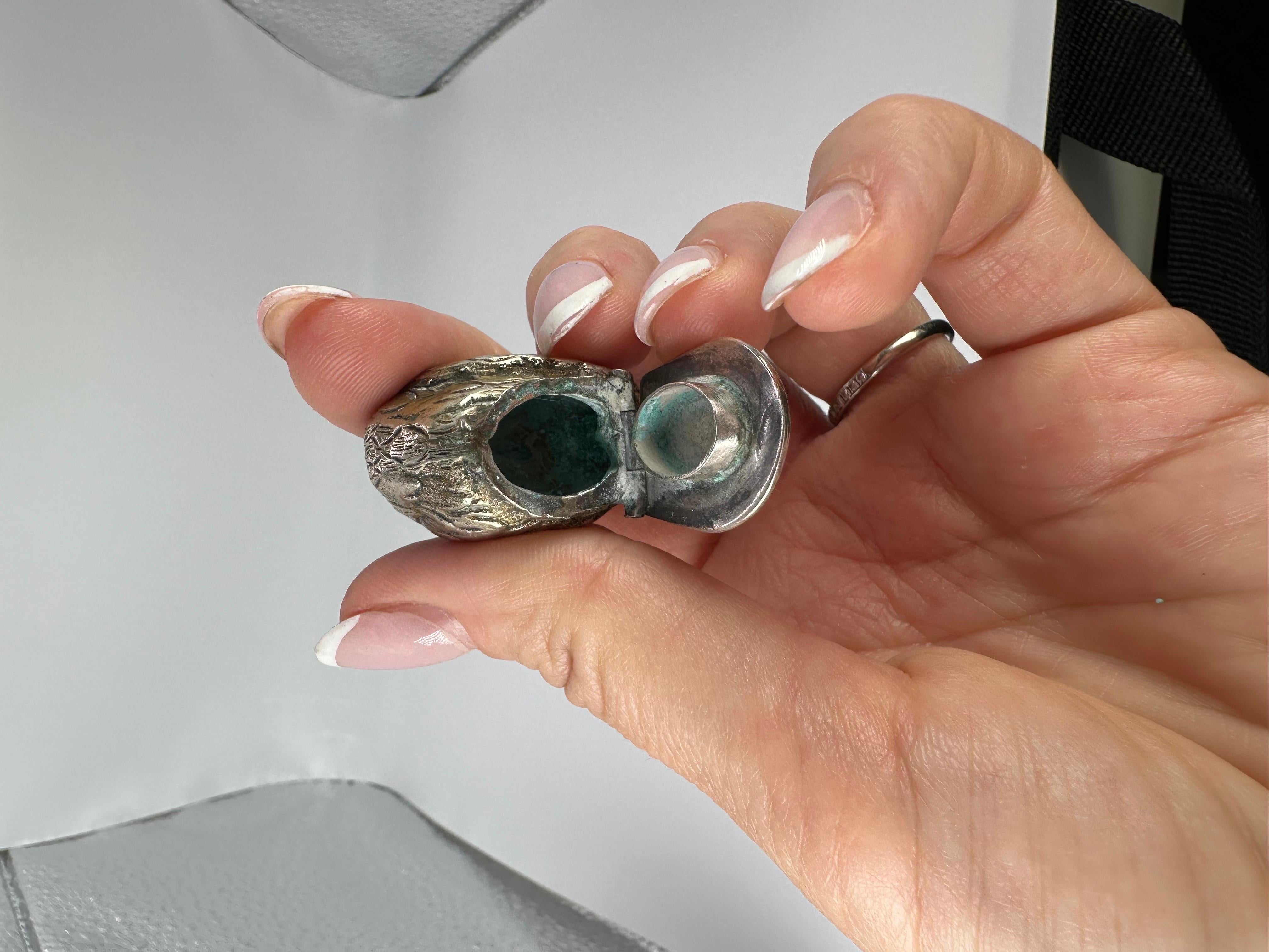 Petite salière ou poivrière en métal mixte décor de table Excellent état - En vente à Jupiter, FL