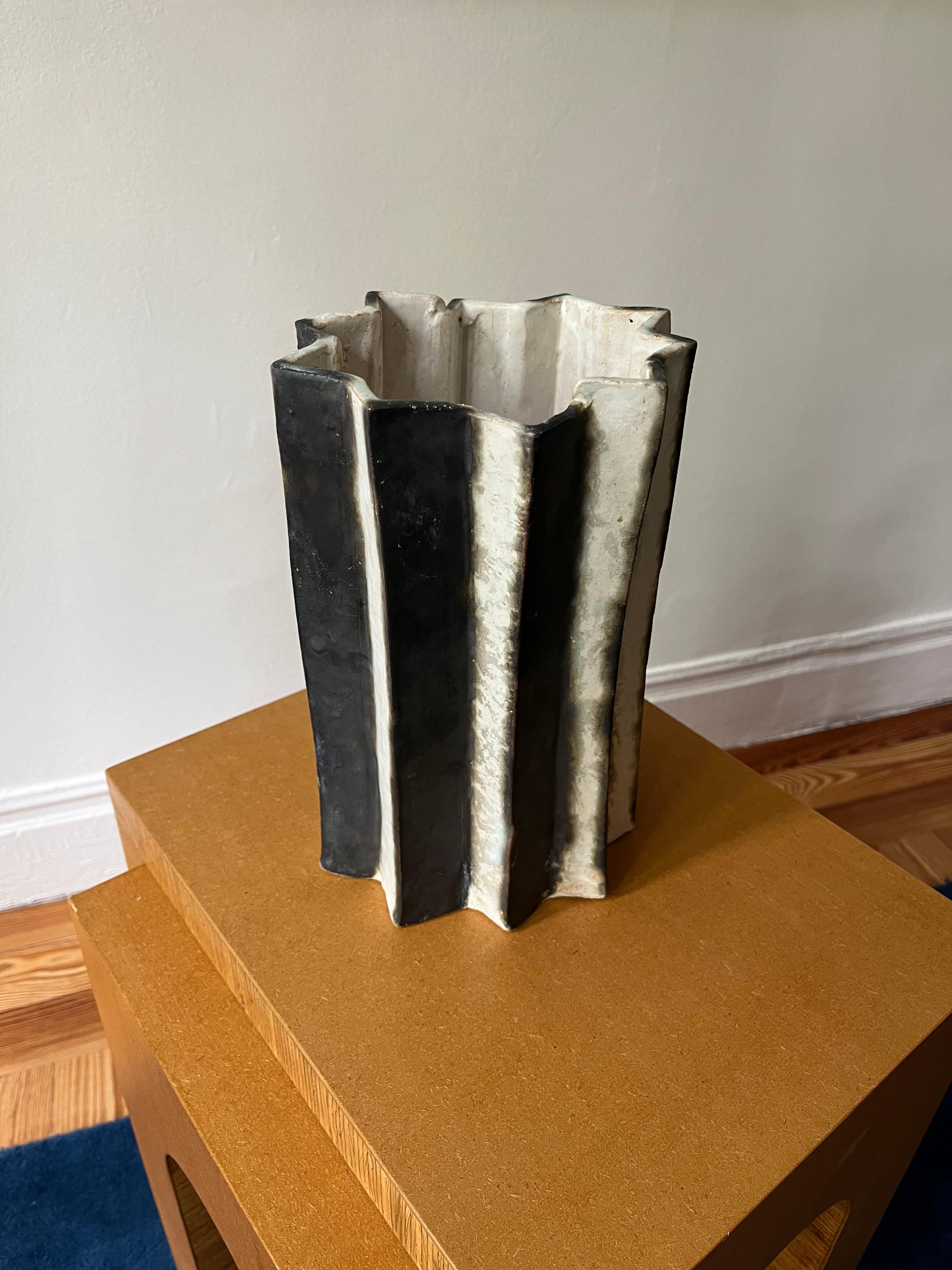 Black and white folded vase by Jordan Mcdonald. Interior shows signs of use but still fully functional as a vase and shows not signs of use on the exterior of the vase. 

About the artist:

JORDAN MCDONALD IS A PHILADELPHIA BASED CERAMIC ARTIST