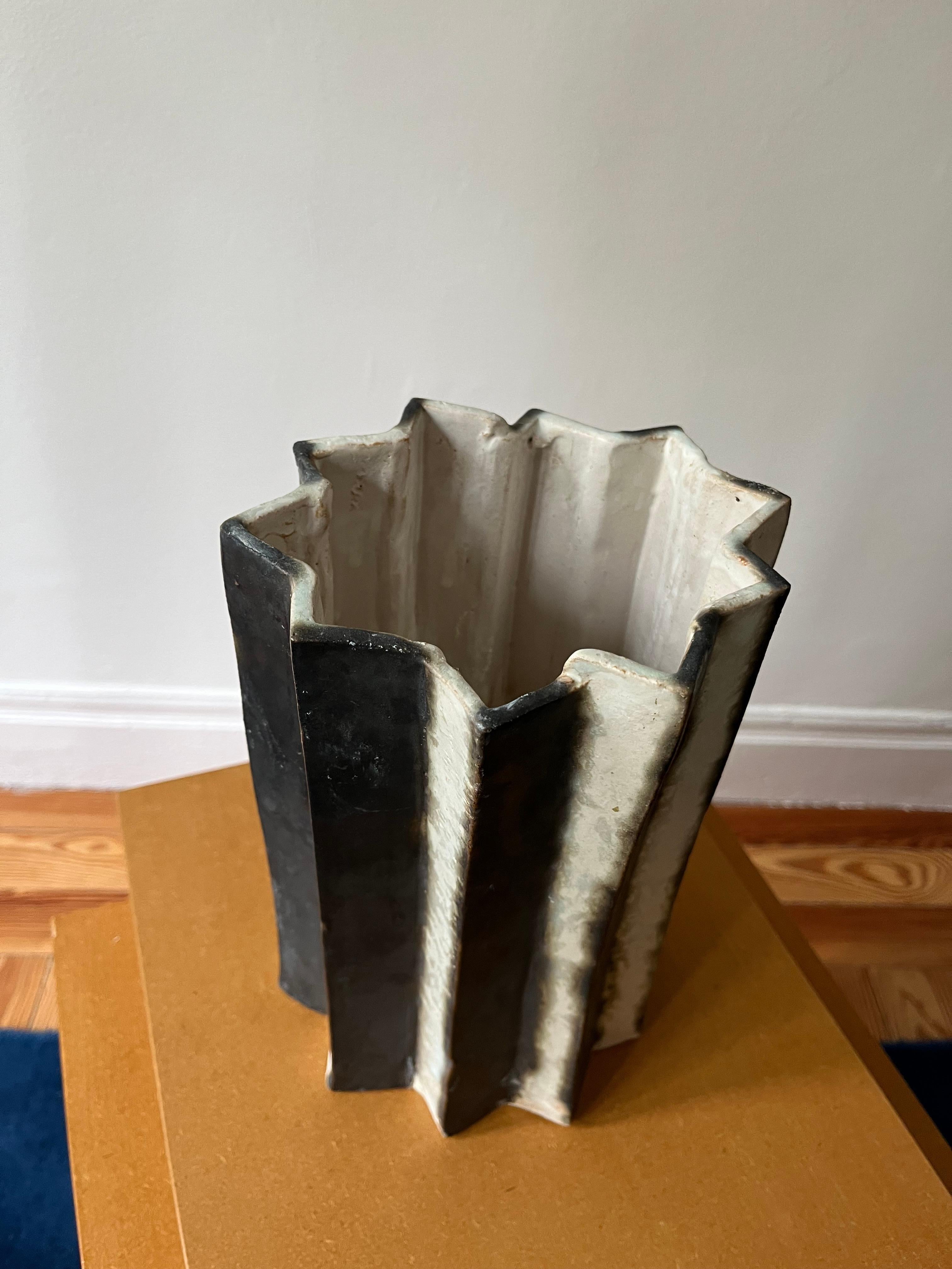 Hand-Crafted Small black and white vase by Jordan McDonald For Sale
