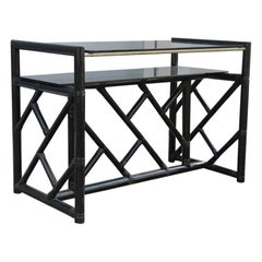 Piccola scrivania in bambù nero Vivai del Sud Italia 1970s Piano in cristallo nero