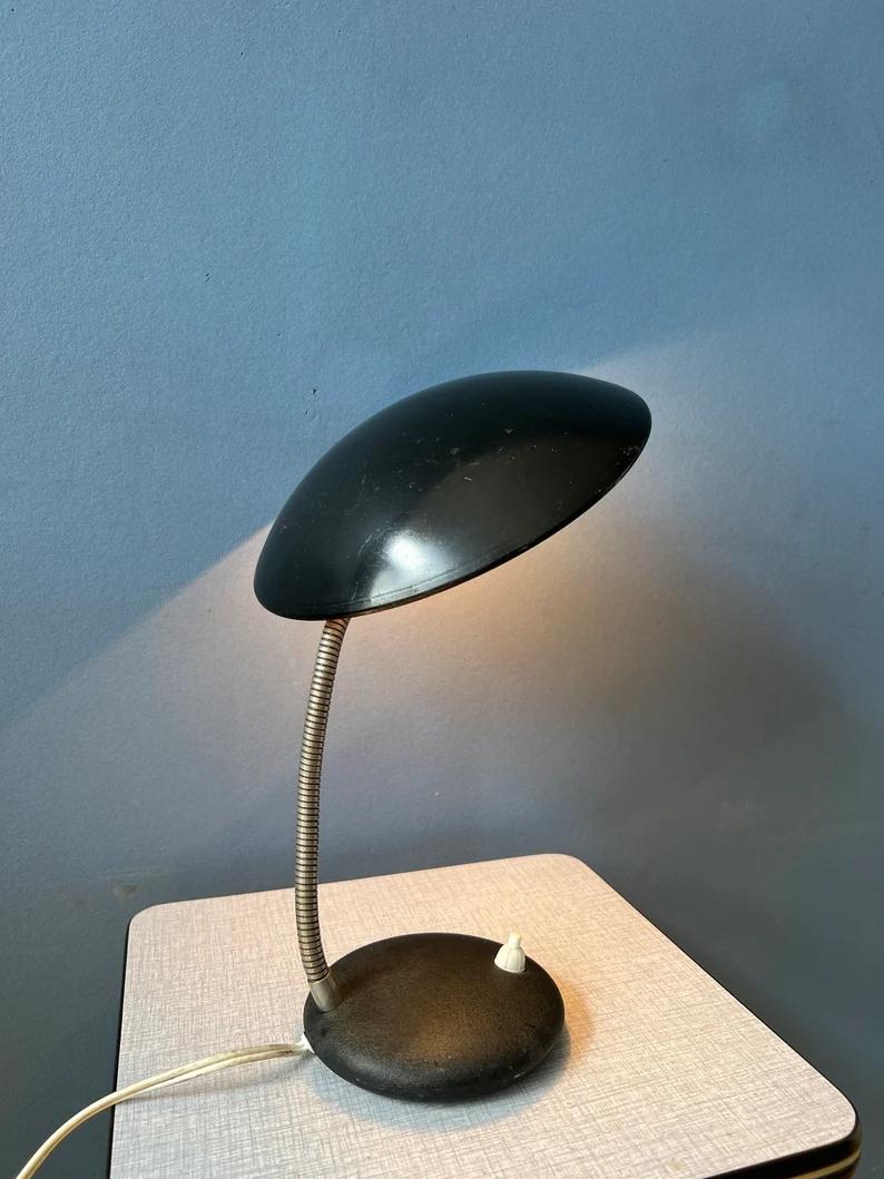 Kleine schwarze Metall-Schreibtischlampe im Bauhaus-Stil, 1970er Jahre im Zustand „Hervorragend“ im Angebot in ROTTERDAM, ZH