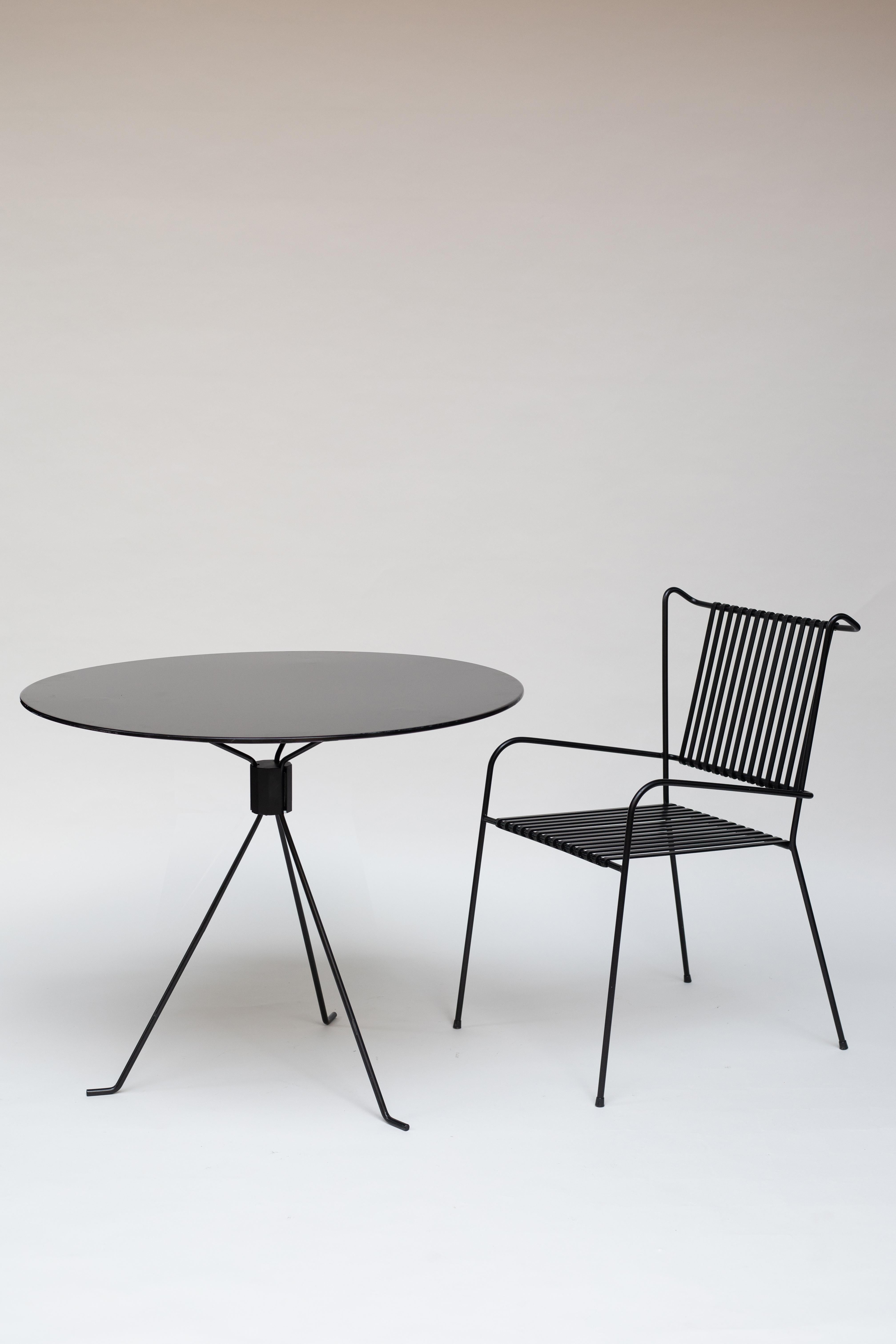 Schwarzer Capri Bond-Tisch aus der Kollektion Cools (21. Jahrhundert und zeitgenössisch) im Angebot