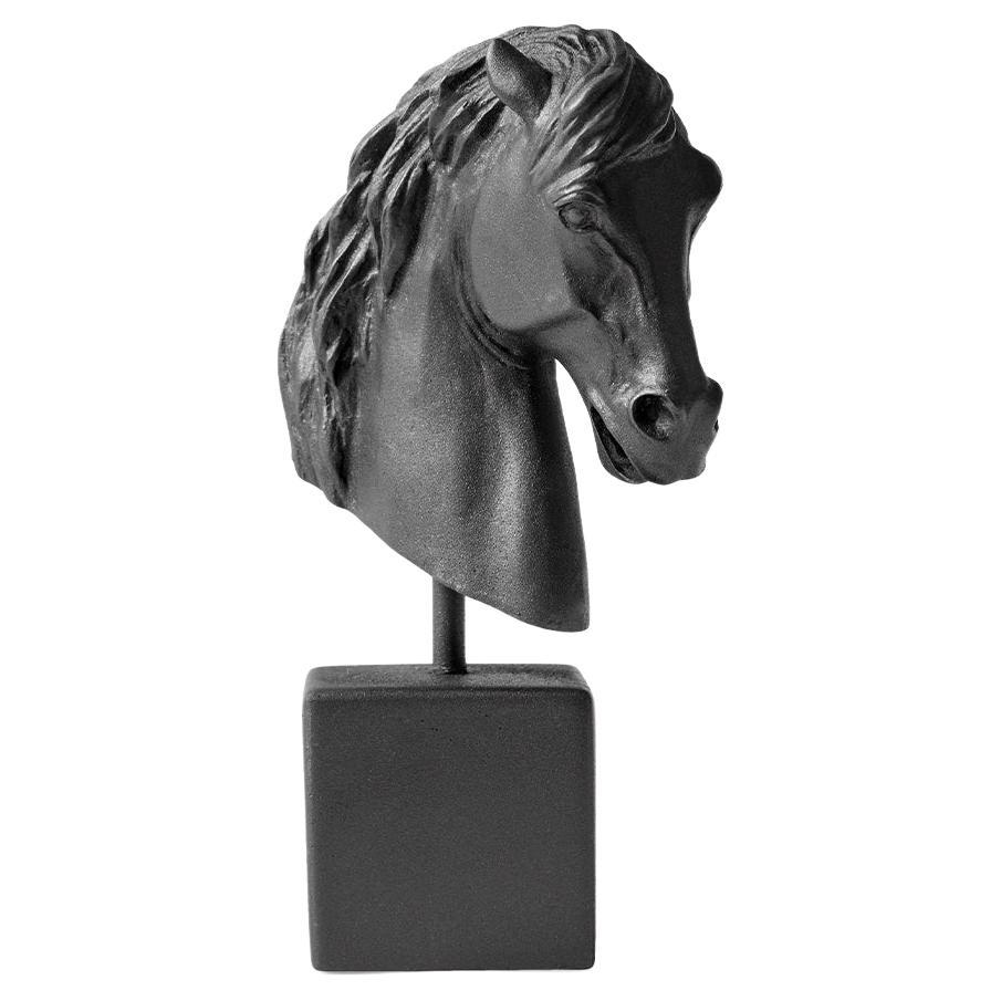 Petit buste de tête de cheval noir fabriqué avec de la poudre de marbre comprimée