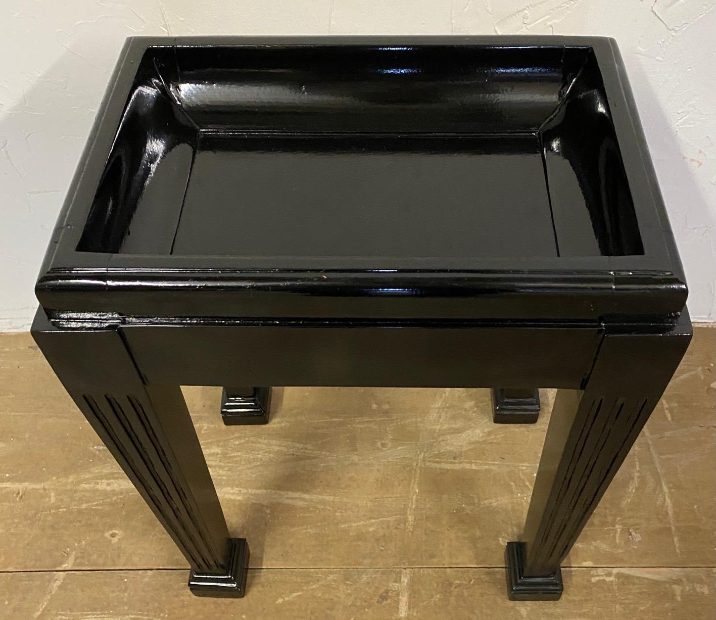 Small Black Lacquered Stand In Good Condition For Sale In Sheffield, MA