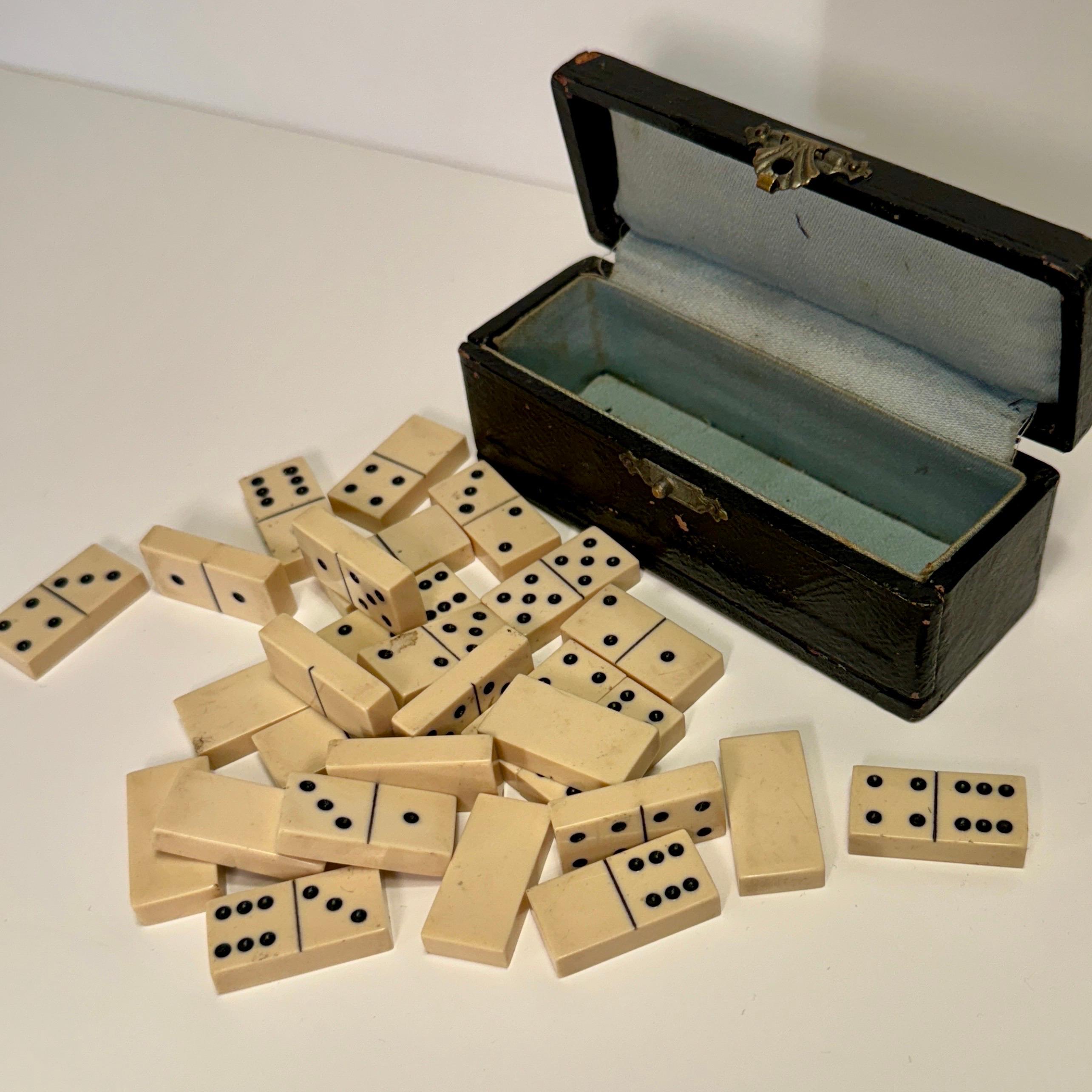 Kleine schwarze Lederschachtel von Dominos Brettspiel, 28 Pieces im Angebot 4