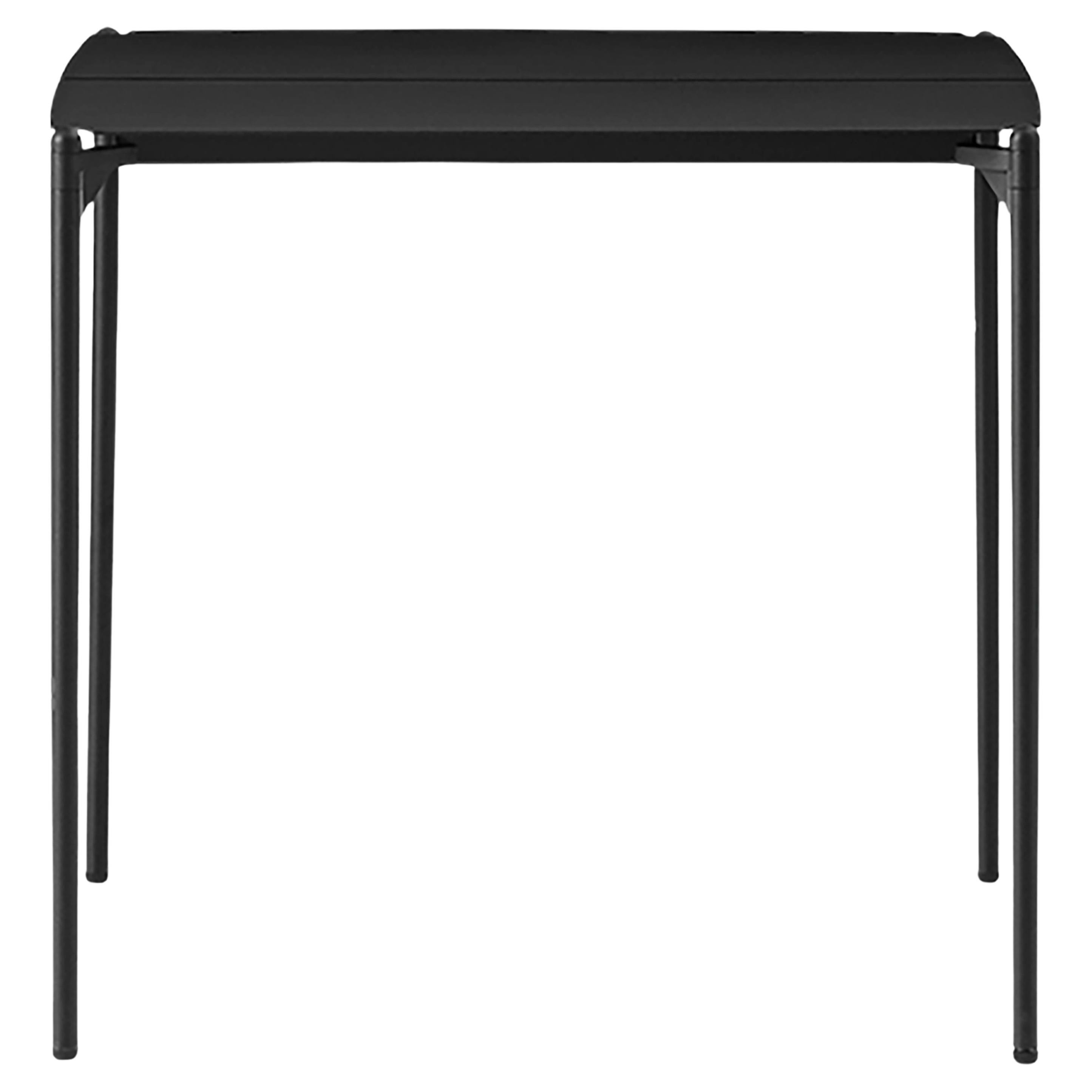 Minimalistischer schwarzer Tisch