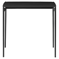 Petite table noire minimaliste