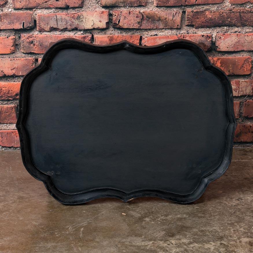 Petite table à plateau suédoise peinte en noir en vente 3