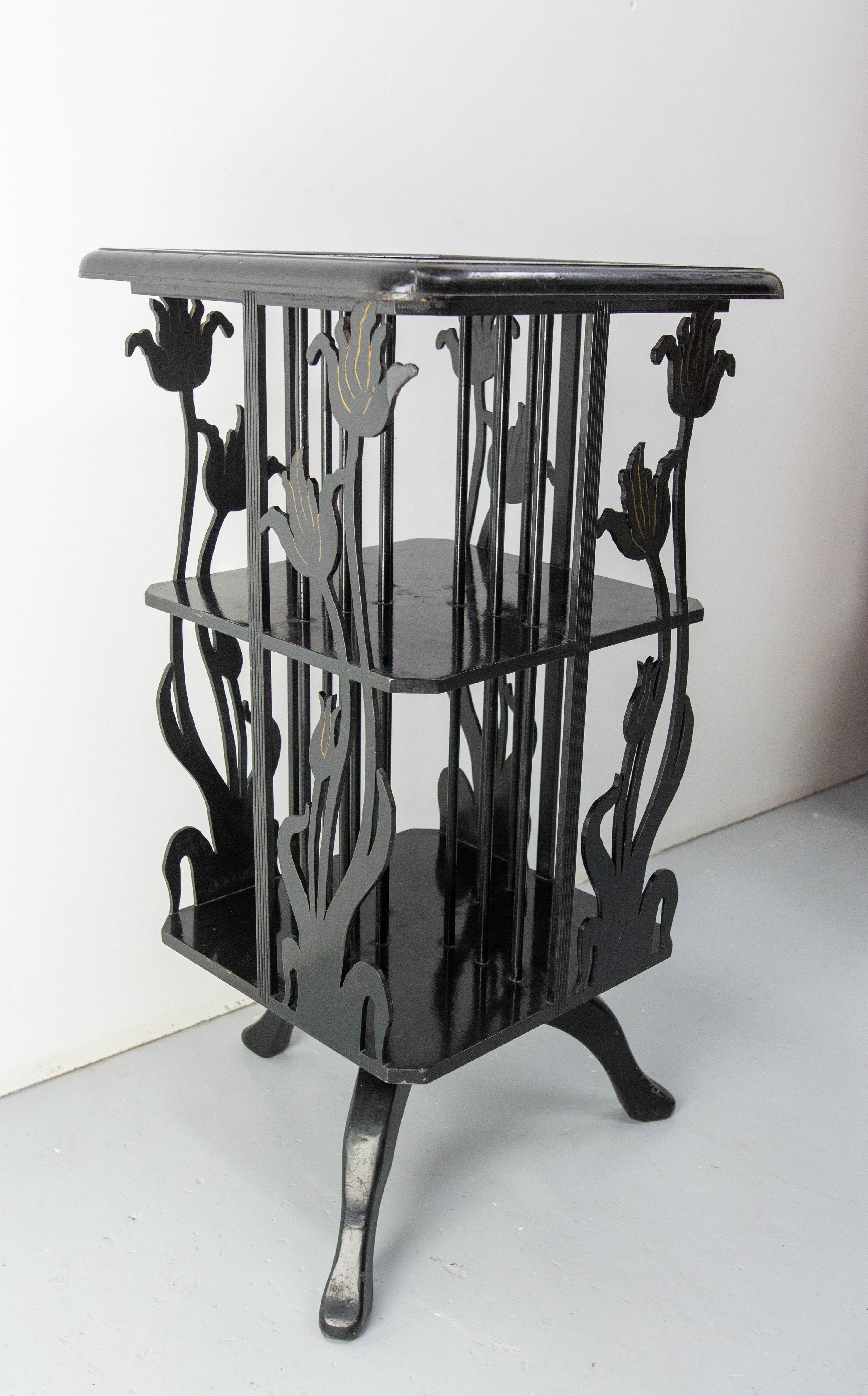 Small Black Revolving Peony Bookcase, French Art Nouveau, circa 1910 In Good Condition For Sale In Labrit, Landes
