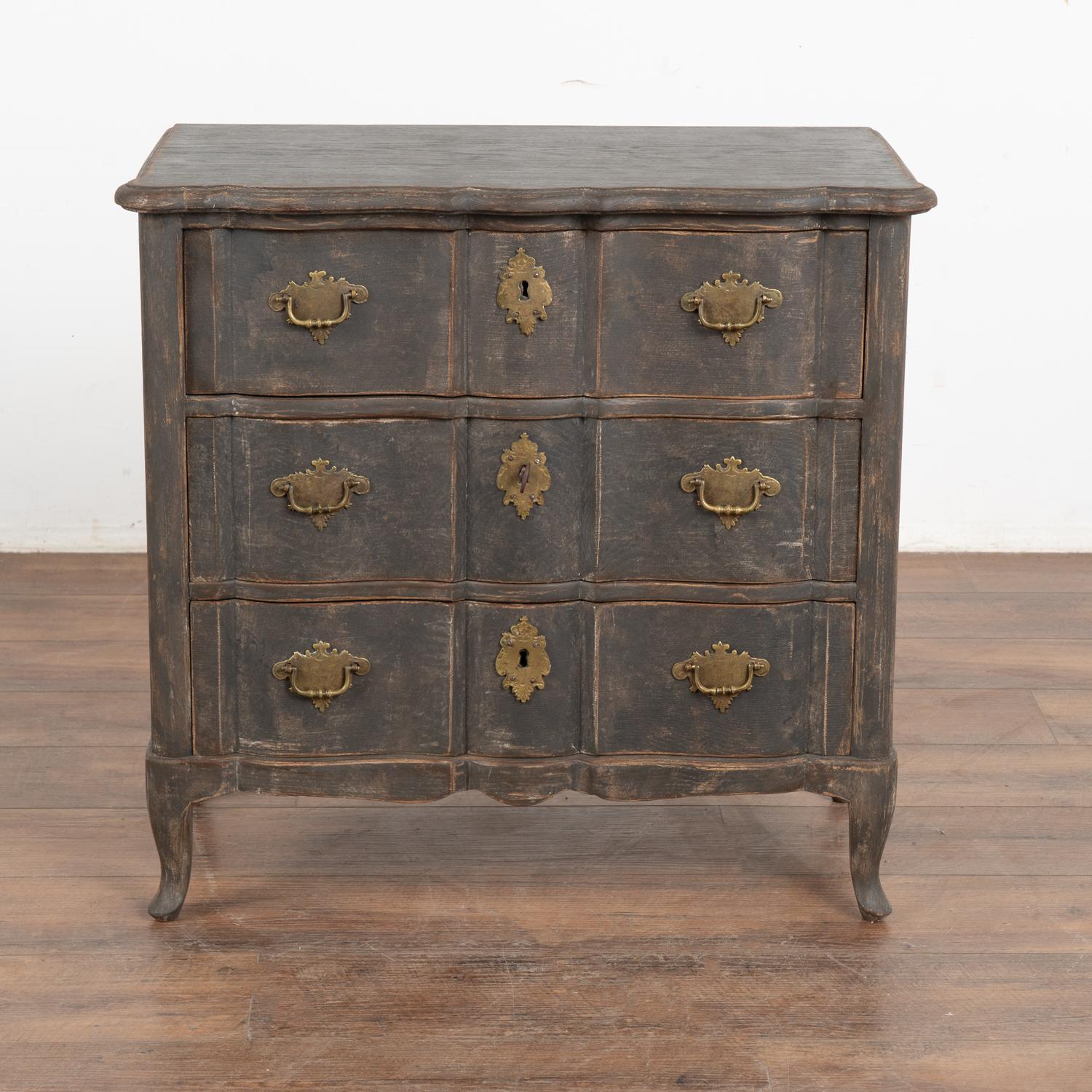 Small Black Rococo Chest of Drawers, Sweden circa 1780-1800 In Good Condition For Sale In Round Top, TX