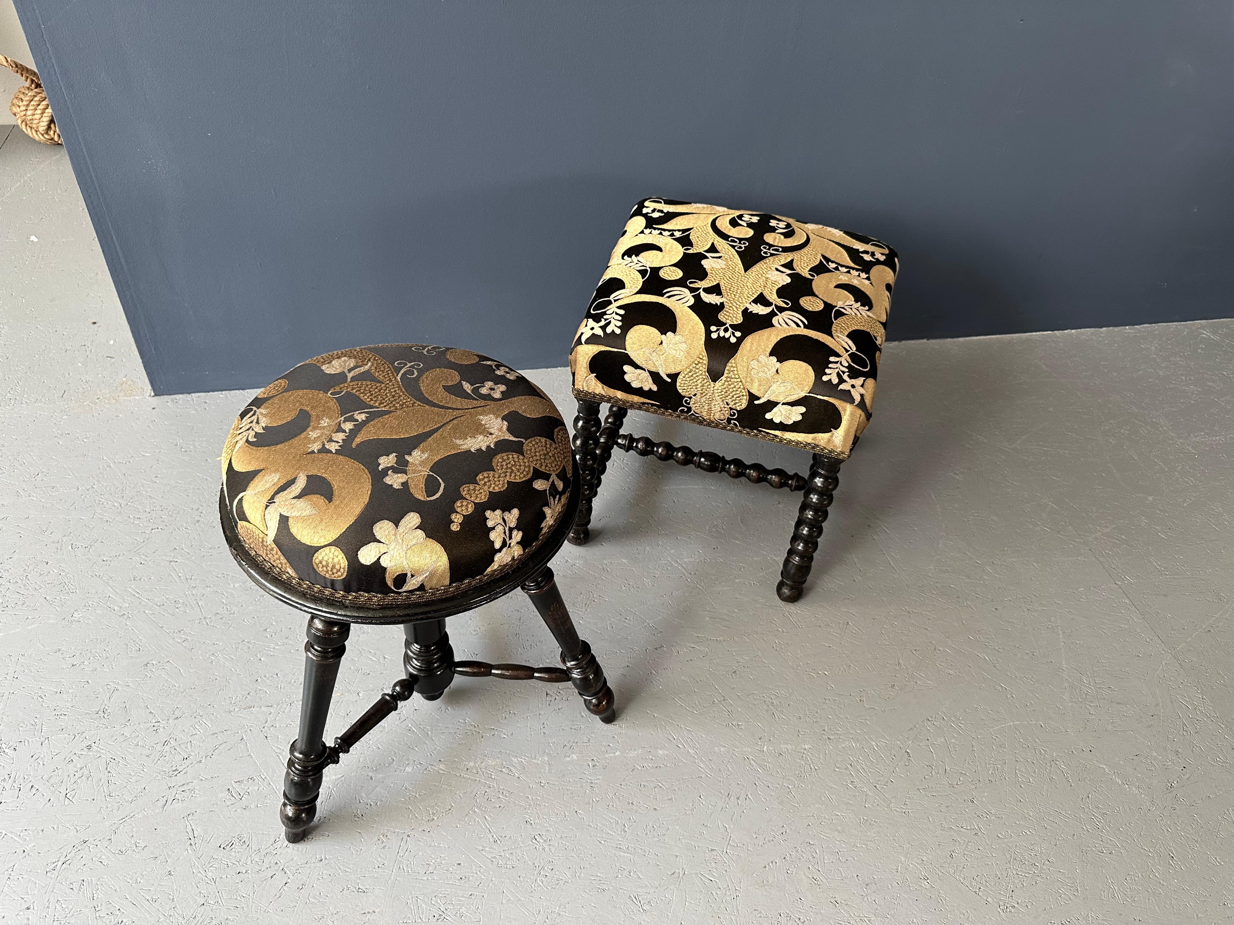 Small black round-cushion stool In Excellent Condition For Sale In Munich, DE