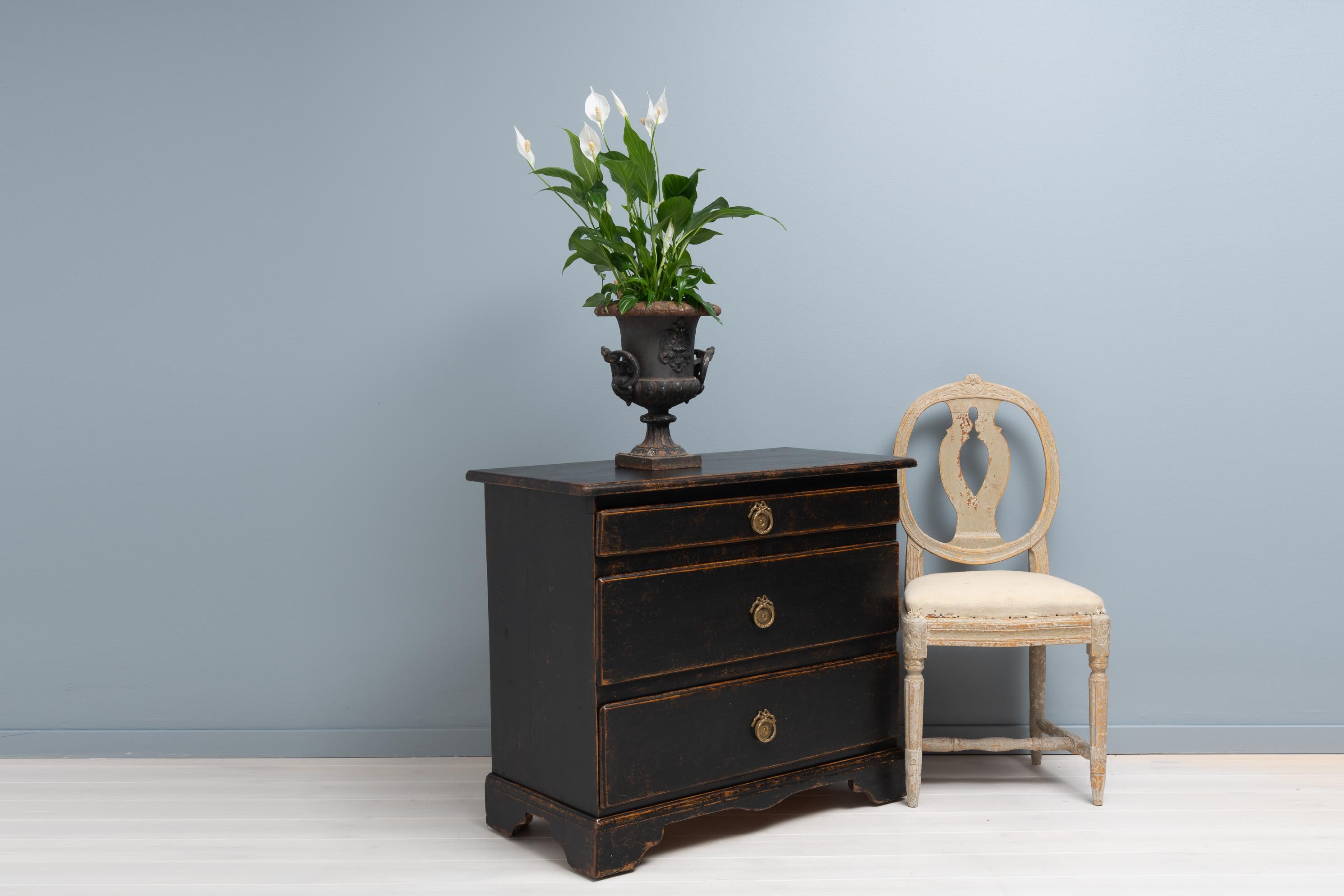 Small Black Swedish Baroque Chest of Drawers In Good Condition In Kramfors, SE
