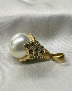 Small 'Blossom' Pendant Freshwater Pearl and Blue Grey Sapphires 18k Gold