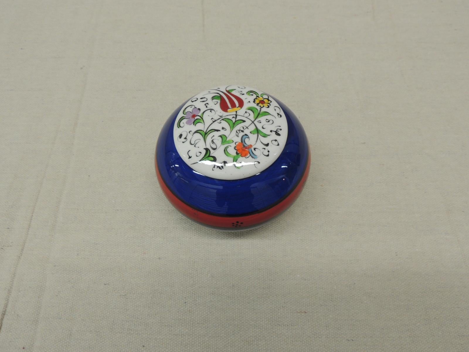 Small blue and red floral decorative box
Hand painted porcelain round box
Size: 4.5 D x 3” H
Morocco.
 