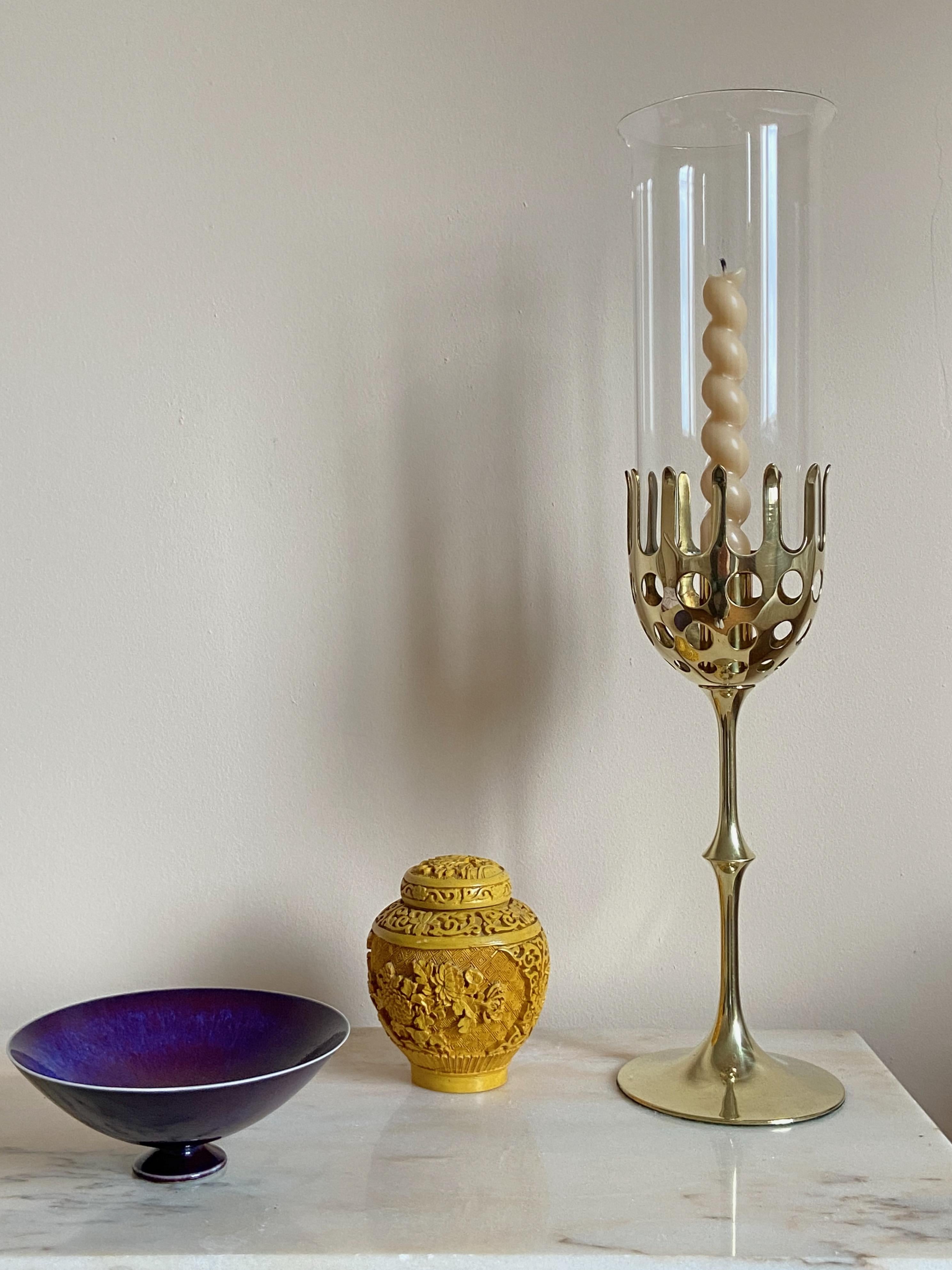 Wonderful bowl by Sven Wejsfelt Gustavsberg Sweden. Beautiful glaze in purple and blue, manufactured in 1986. The bowl has a wonderful color with coloring it sees to change from sometimes in more blue and sometimes in more purple. The button is