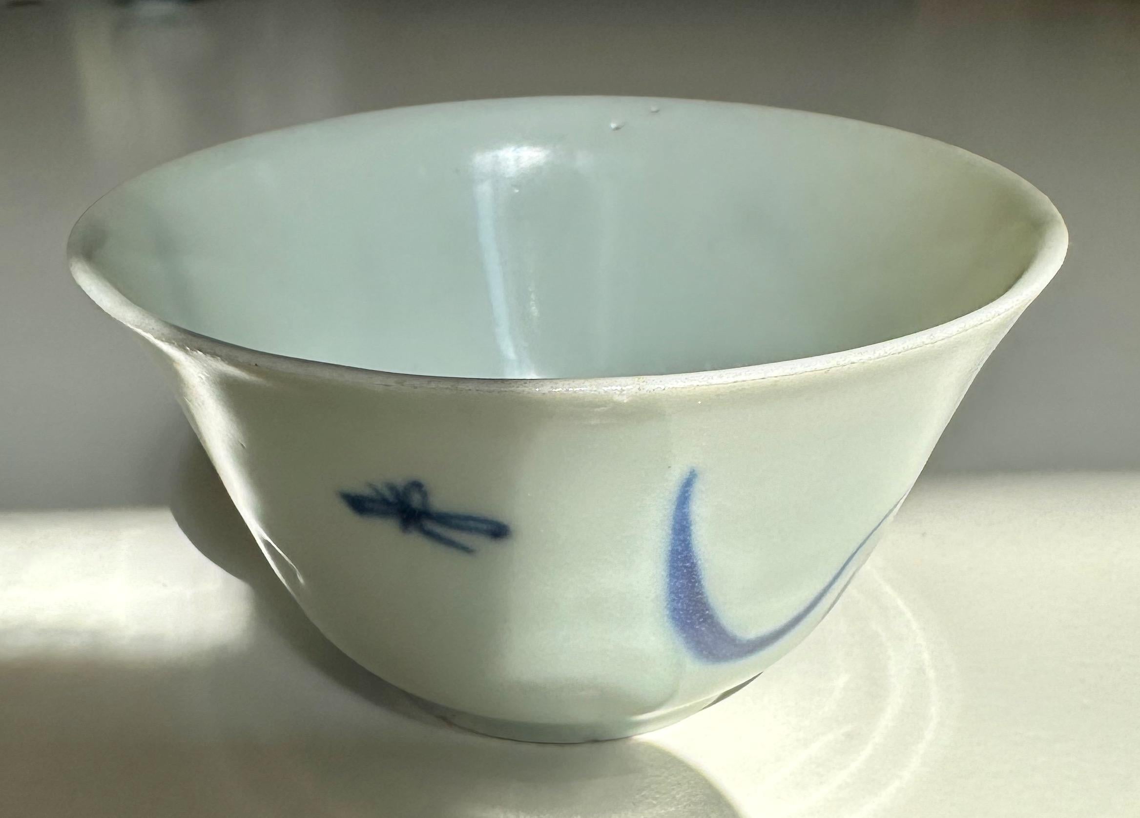 Hand-Painted Small blue and white bowl from Hatcher Cargo, 17th Century For Sale