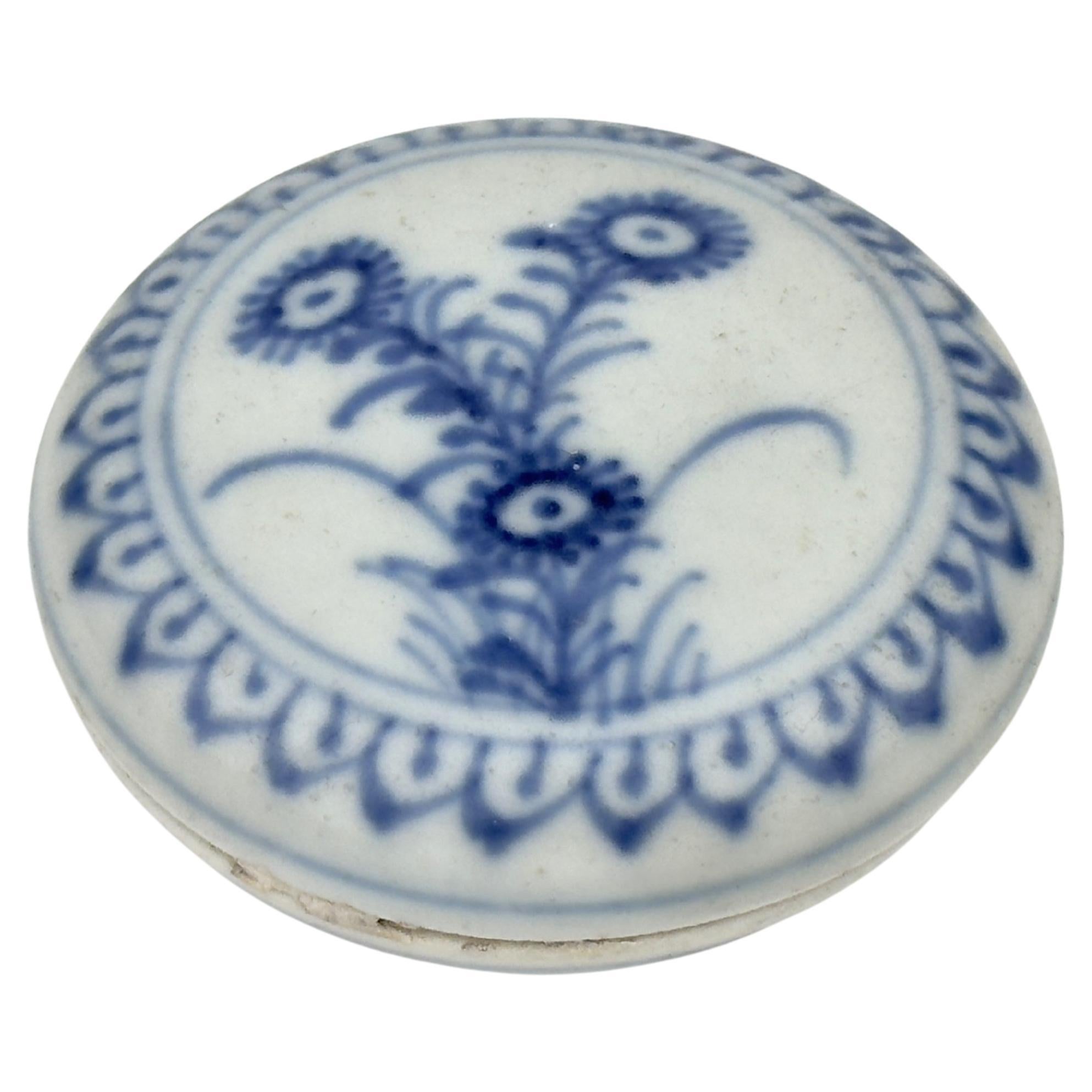 Petite boîte à cosmétiques bleue et blanche circa 1725, Dynastie Qing, époque Yongzheng en vente