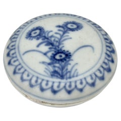 Petite boîte à cosmétiques bleue et blanche circa 1725, Dynastie Qing, époque Yongzheng
