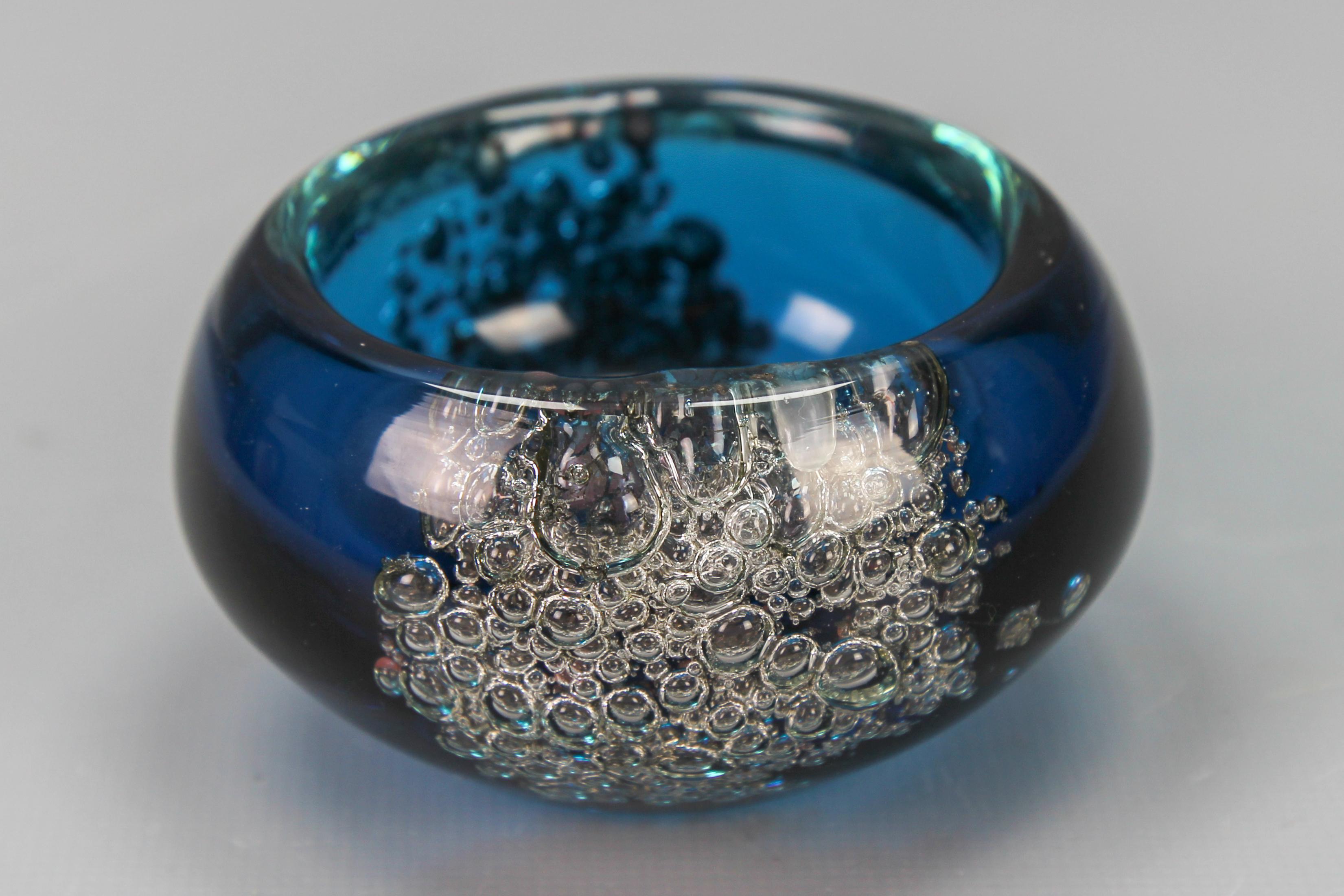 Small Blue Bubbled Glass Bowl by Zwiesel, Germany In Good Condition For Sale In Barntrup, DE