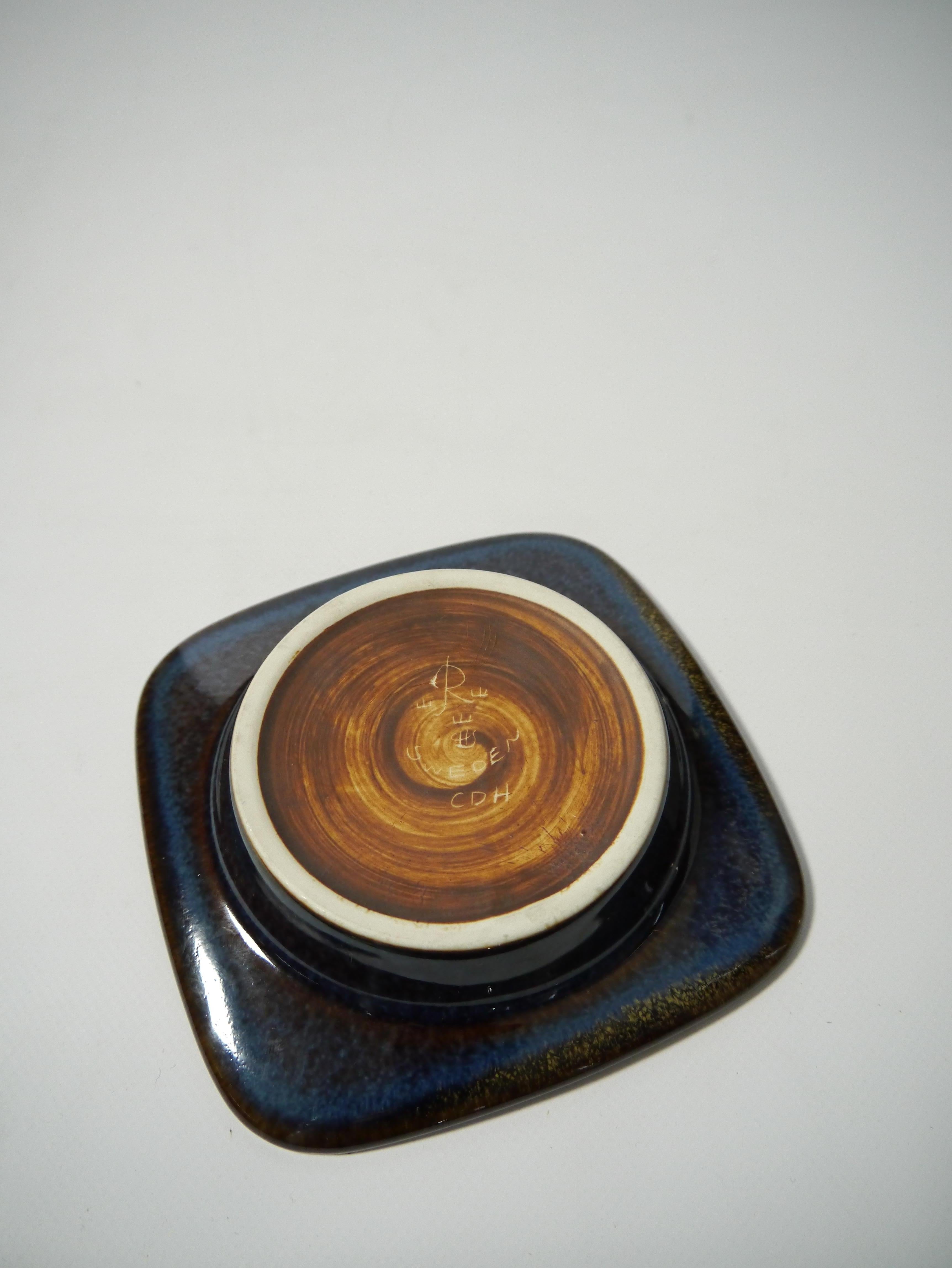 Piccolo piatto / posacenere in ceramica blu di Carl-Harry Stålhane, Svezia, anni '60 In condizioni buone in vendita a Barcelona, ES