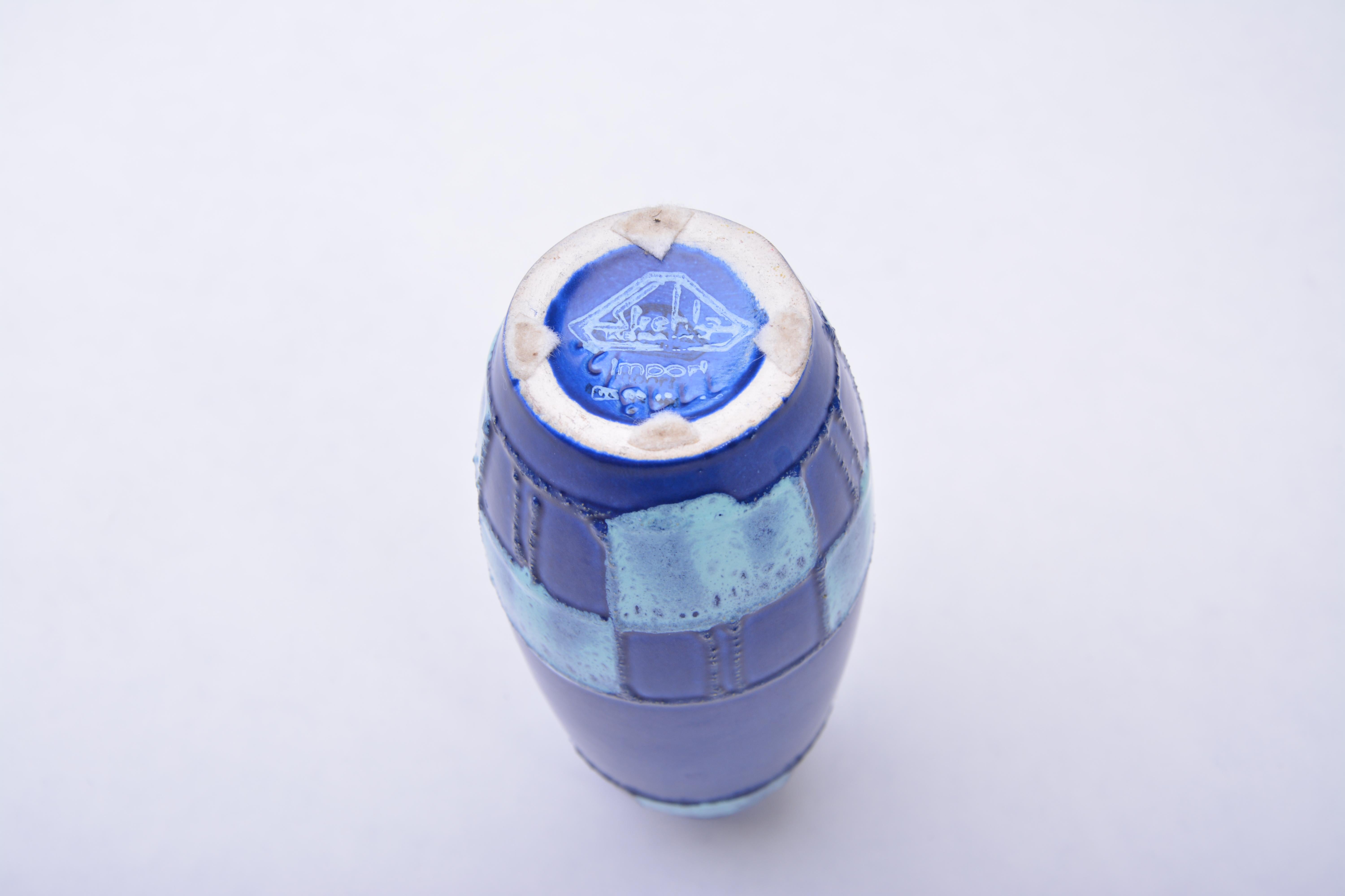 Petit vase en céramique bleue de Strehla Keramik:: années 1950 Bon état - En vente à Berlin, DE