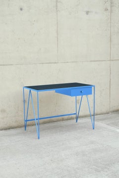 Kleiner blauer Schreibtisch - Stahl & Linoleum, anpassbar