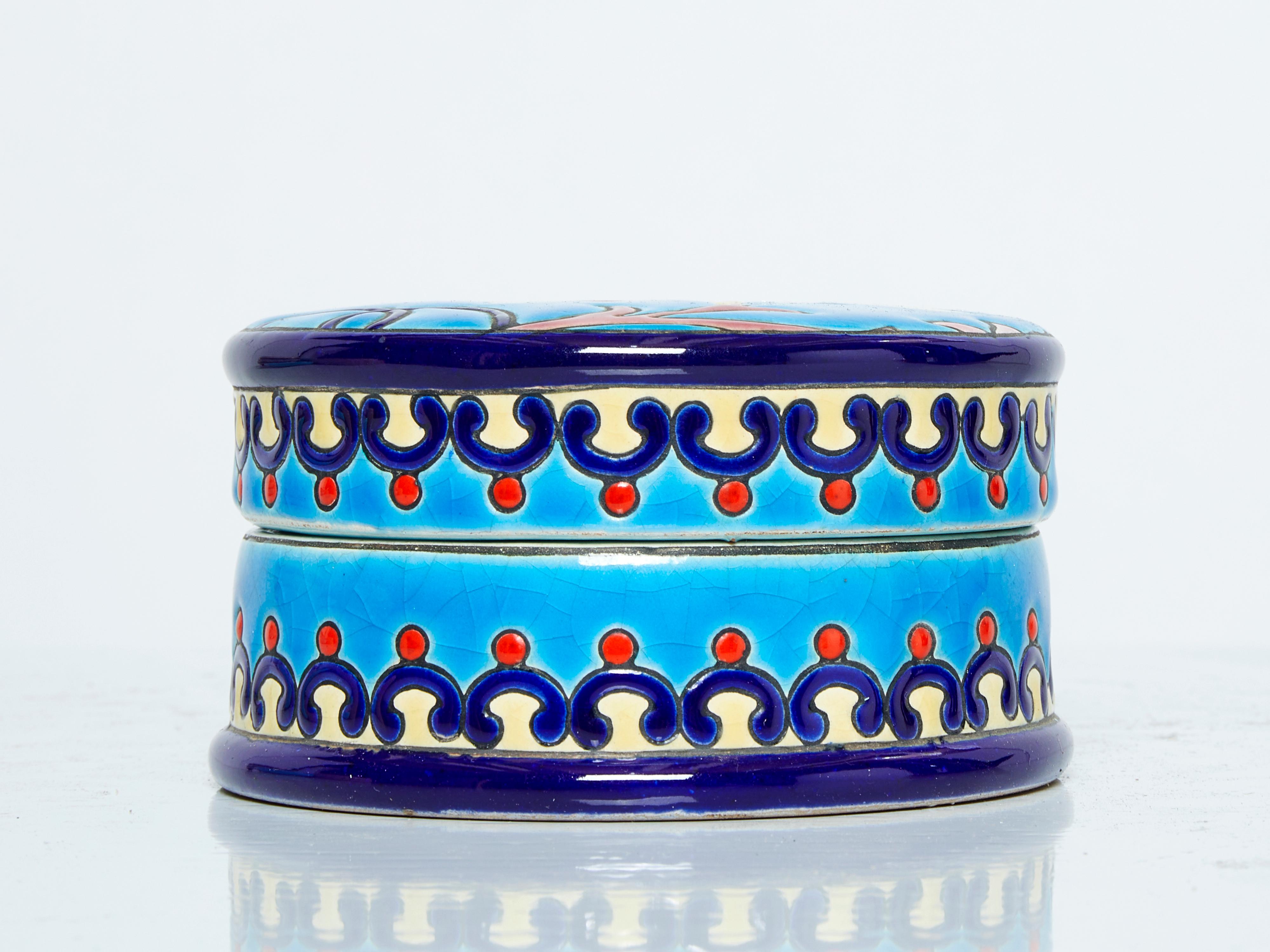 Céramique Petite boîte Art Déco à fleurs bleues Emaux de Longwy, 1940 en vente
