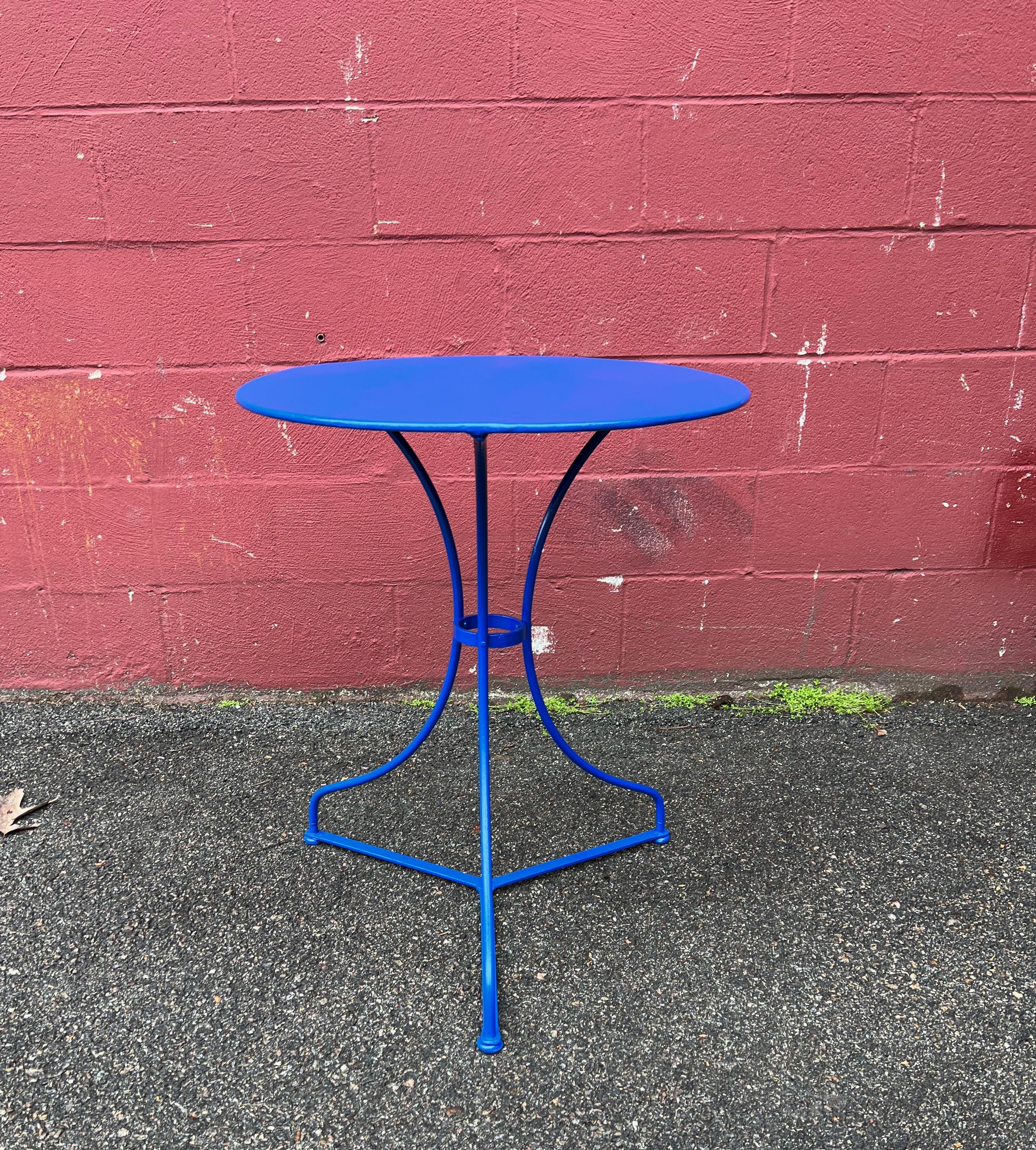 Small Blue French Iron Bistro Table In Good Condition For Sale In Buchanan, NY