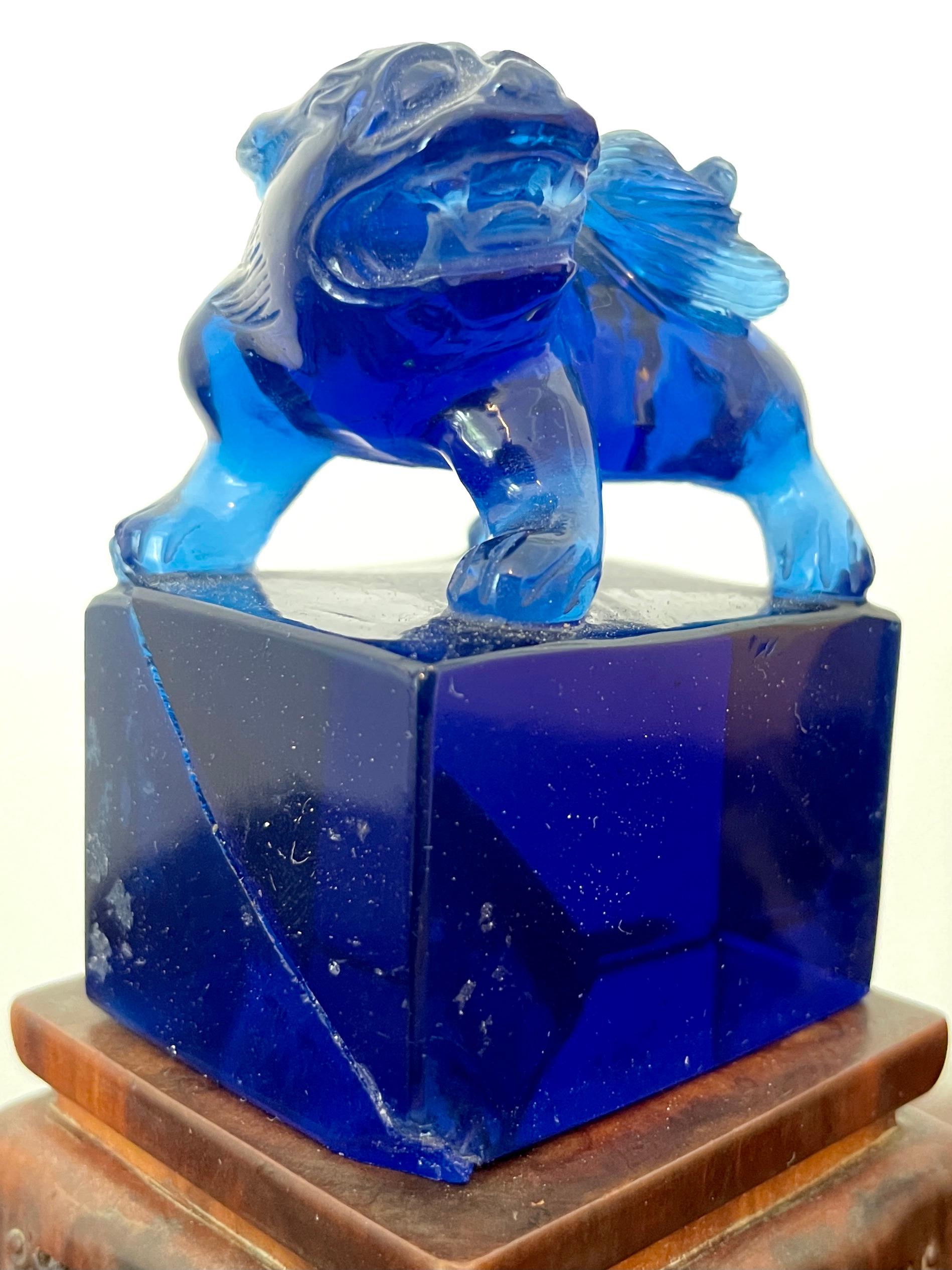 Small Blue Glass Foo Dogs on a Base, a Pair For Sale 4