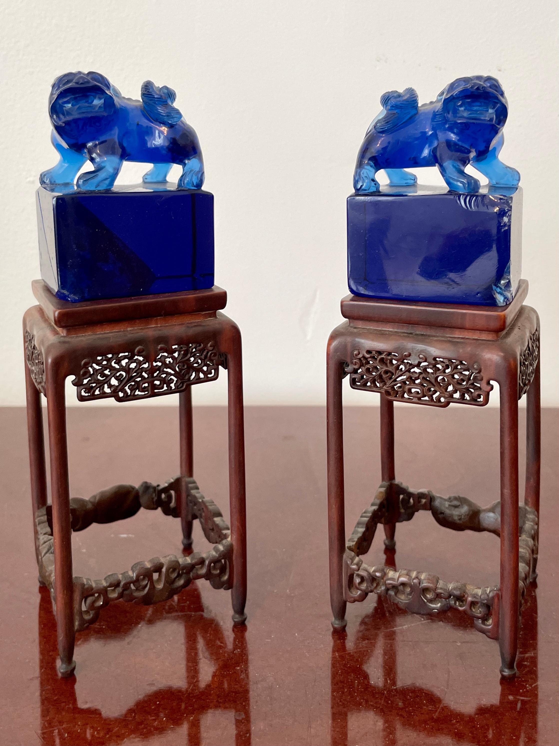Small Blue Glass Foo Dogs on a Base, a Pair For Sale 1