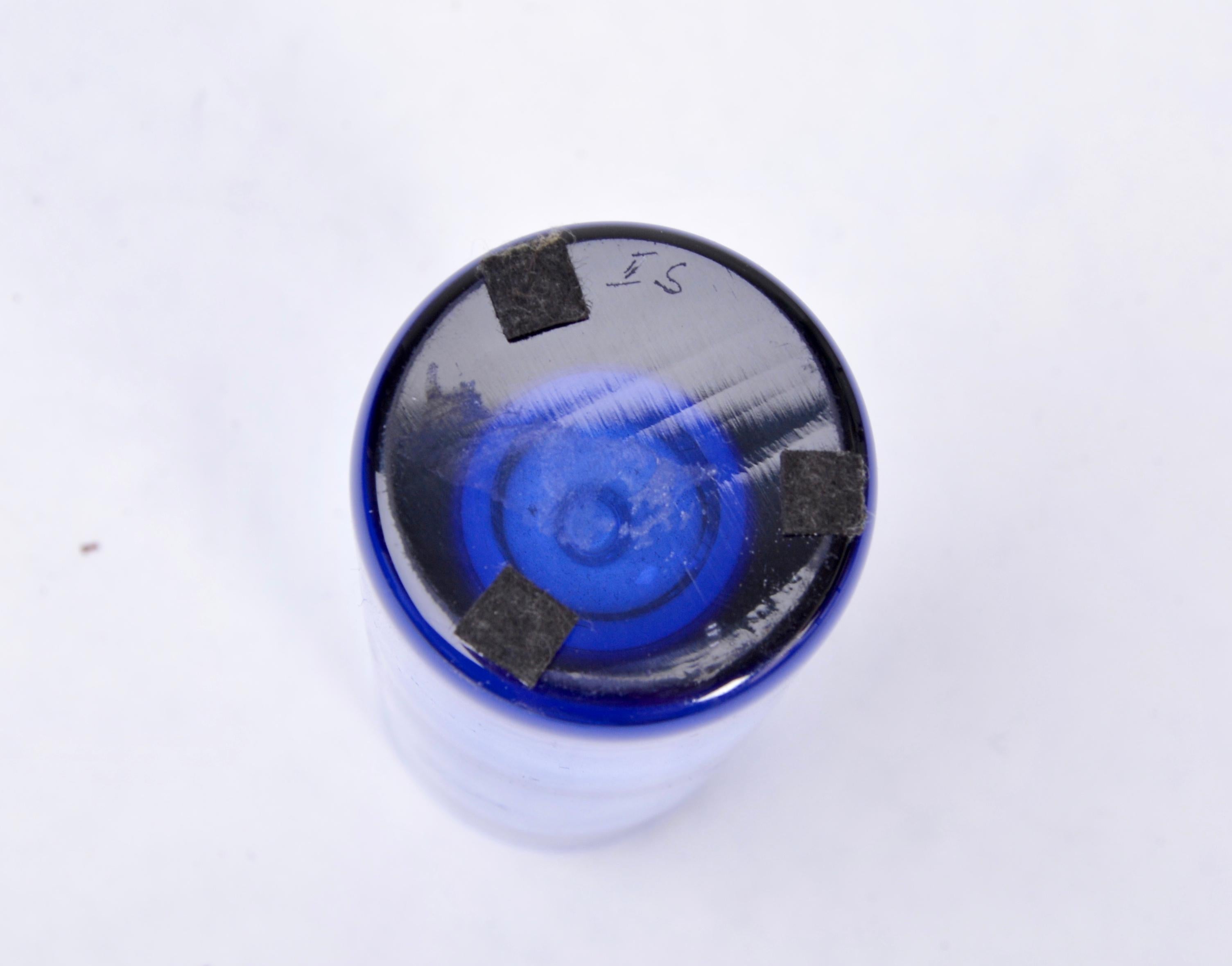 Mid-Century moderno Piccolo vaso di vetro blu 
